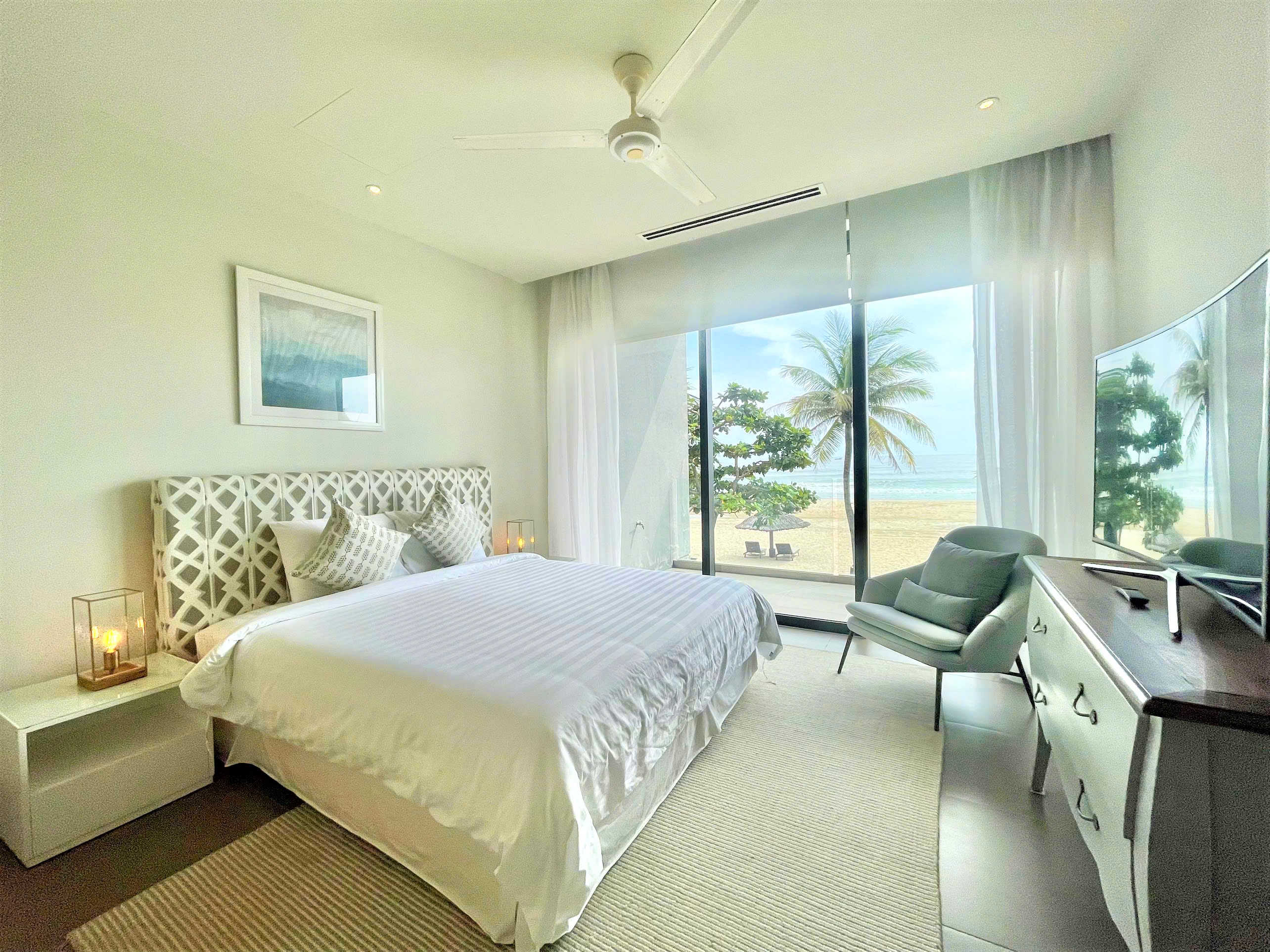 Villa Beach Front with Private Pool