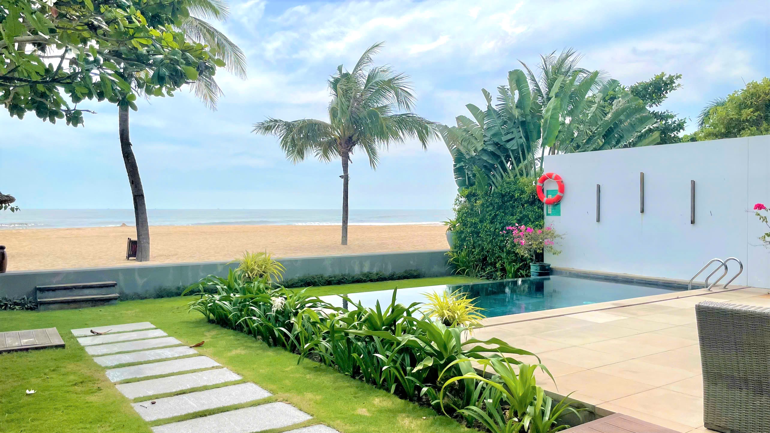 Villa Beach Front with Private Pool