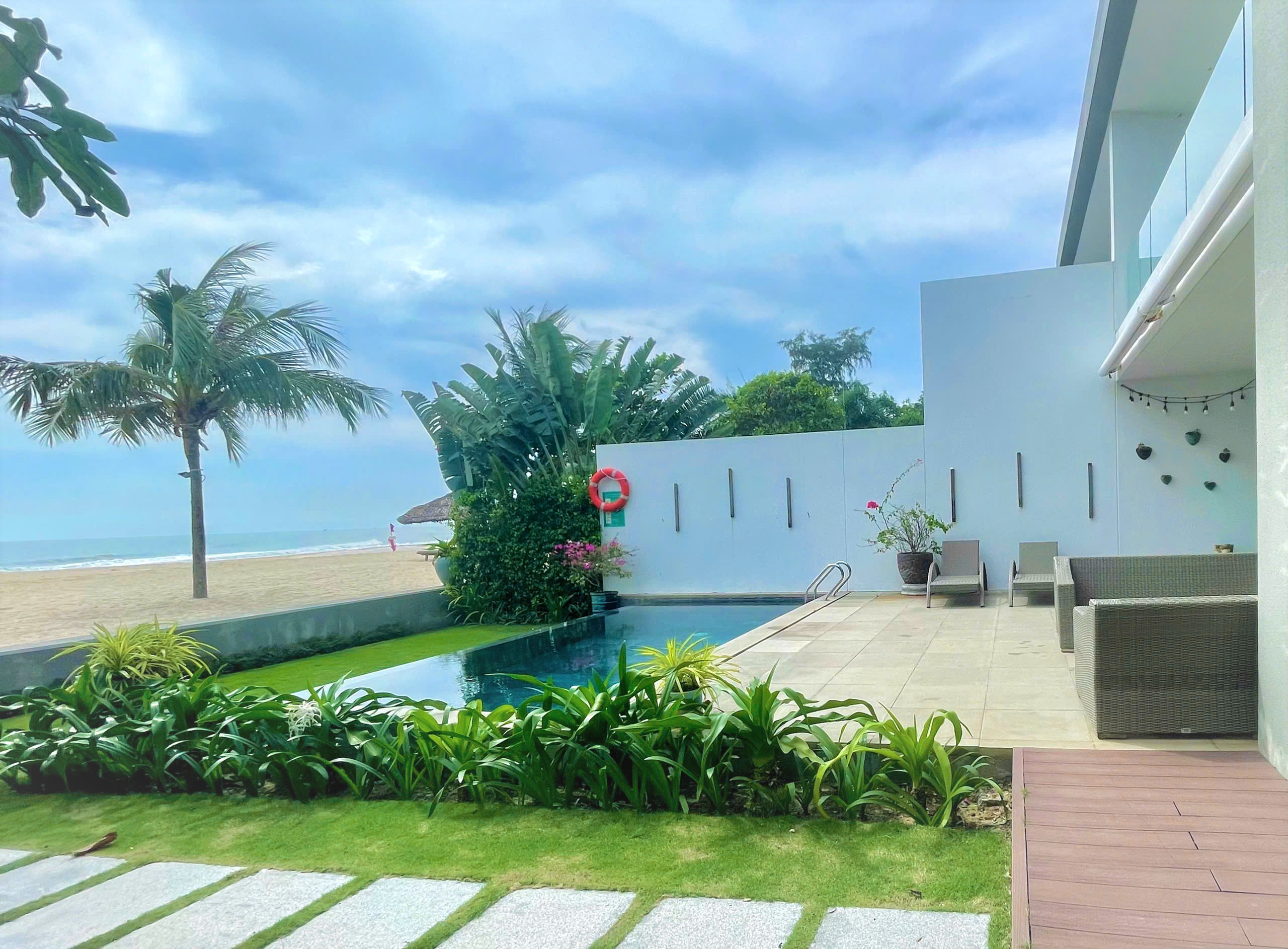 Villa Beach Front with Private Pool