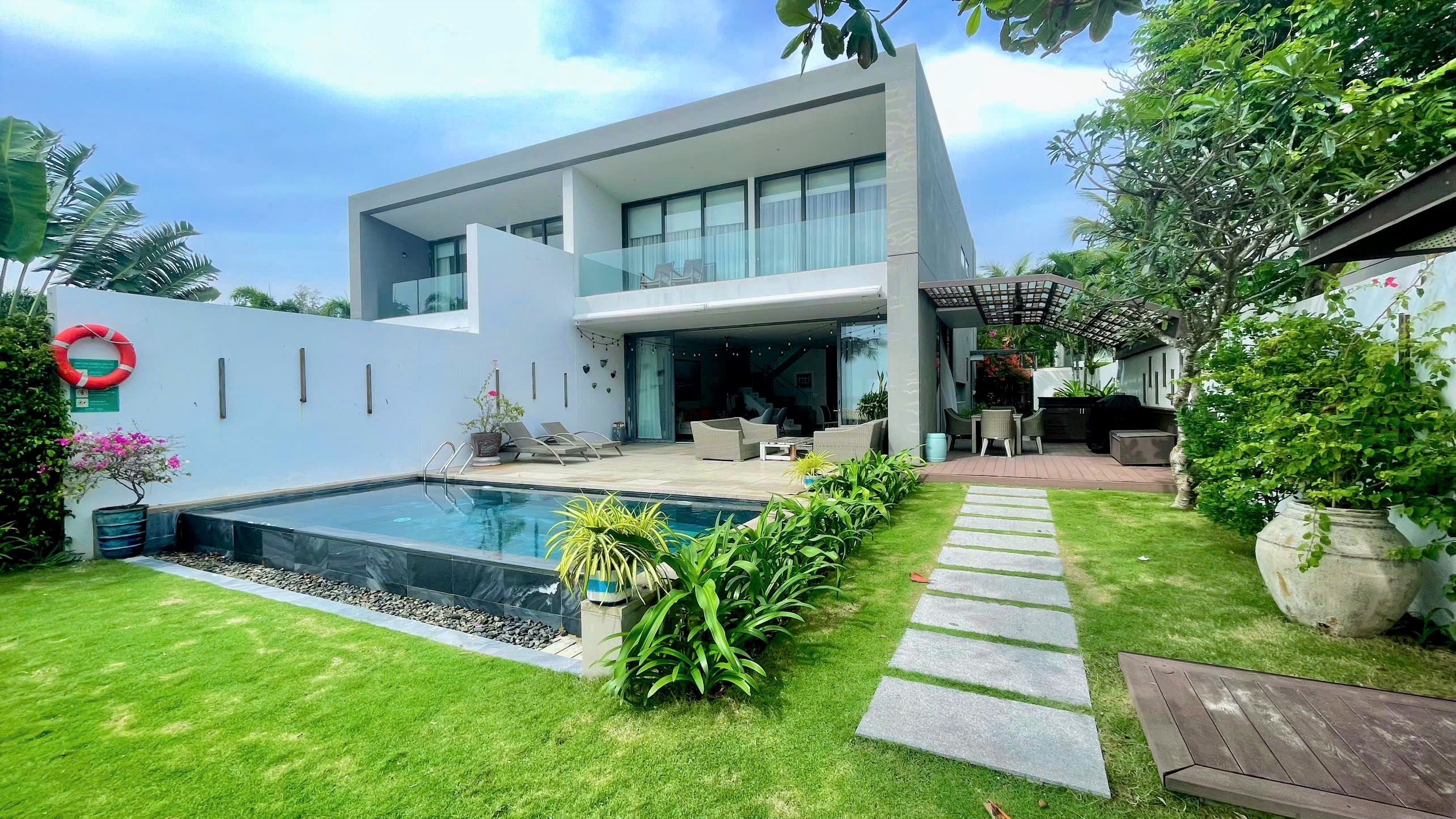 Villa Beach Front with Private Pool