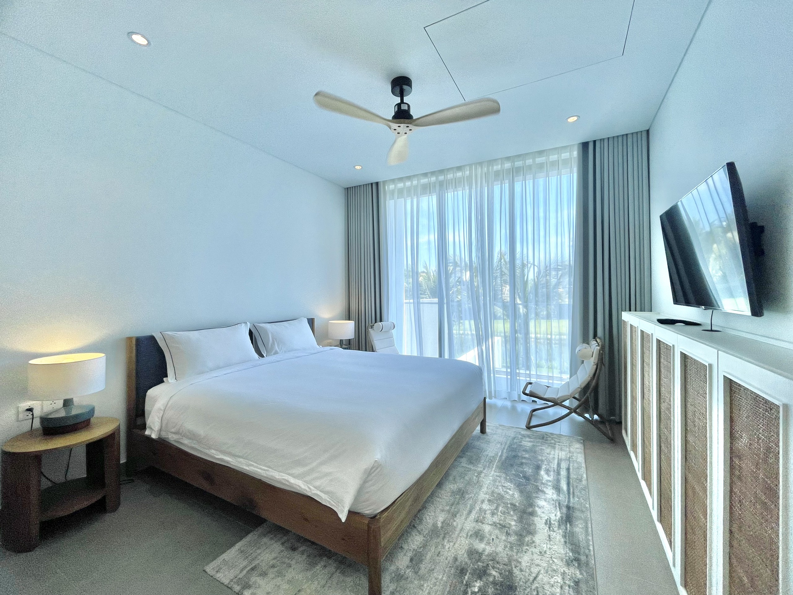 Villa Three Bedrooms Three Bathrooms