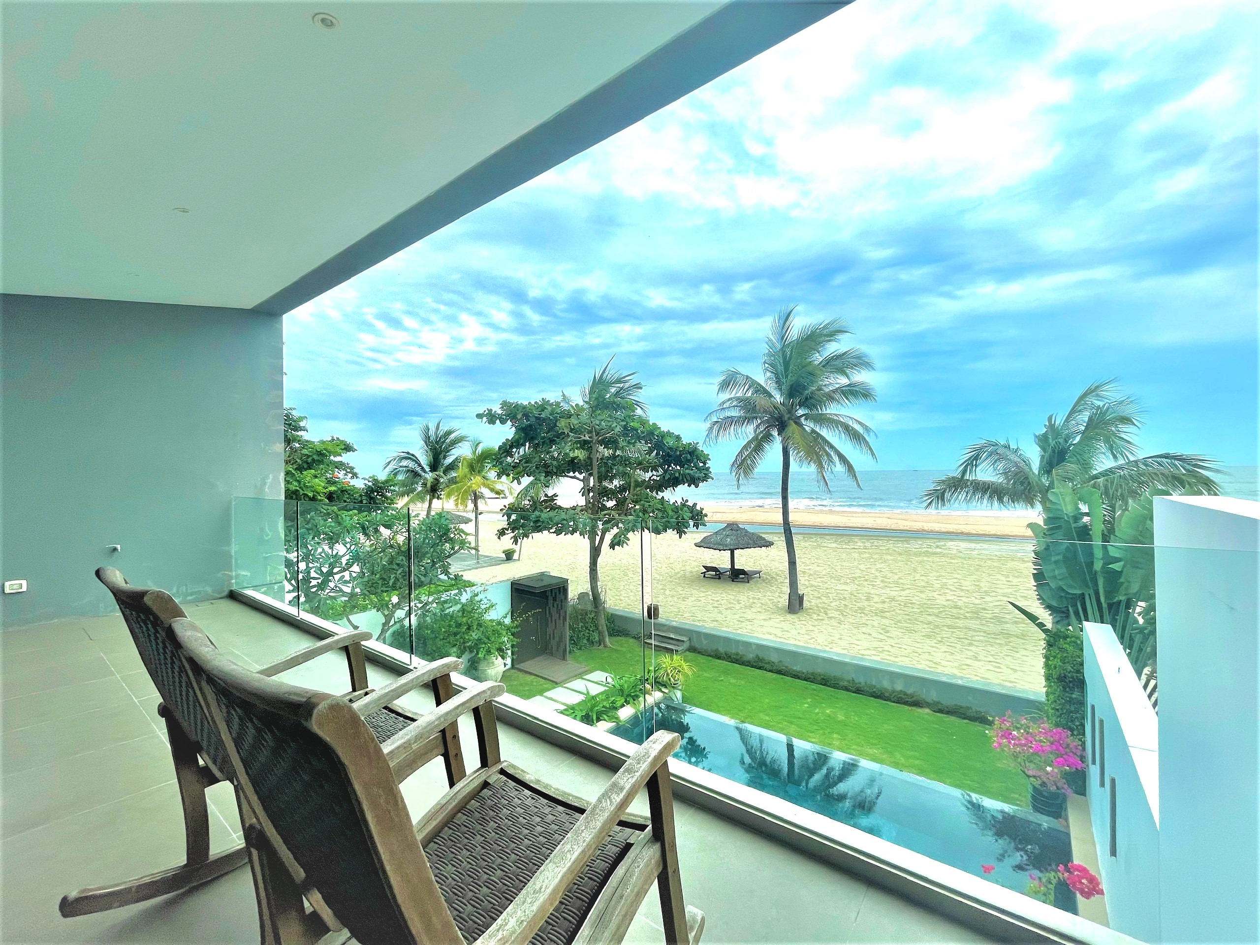 Villa Beach Front with Private Pool