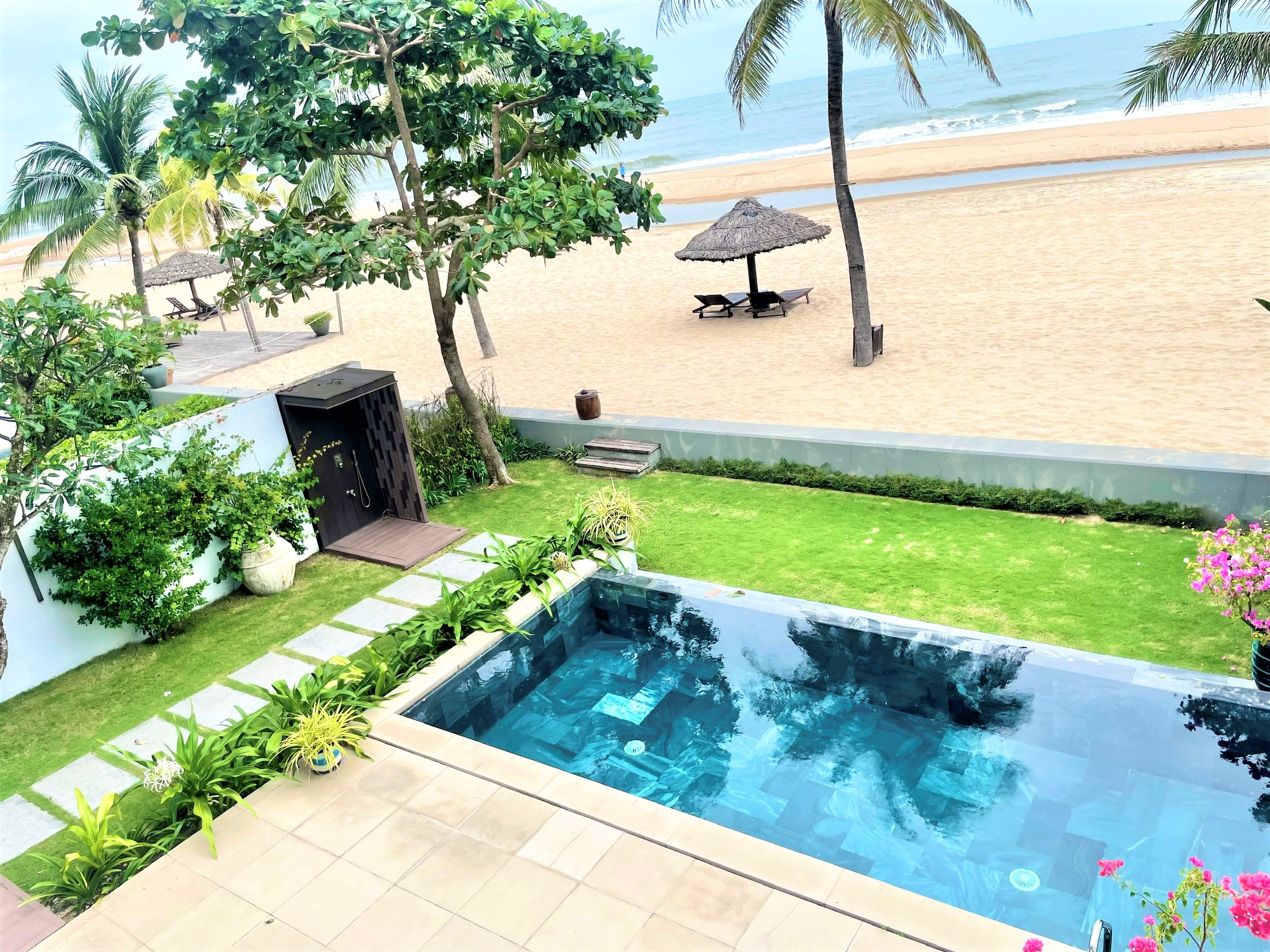 Villa Beach Front with Private Pool