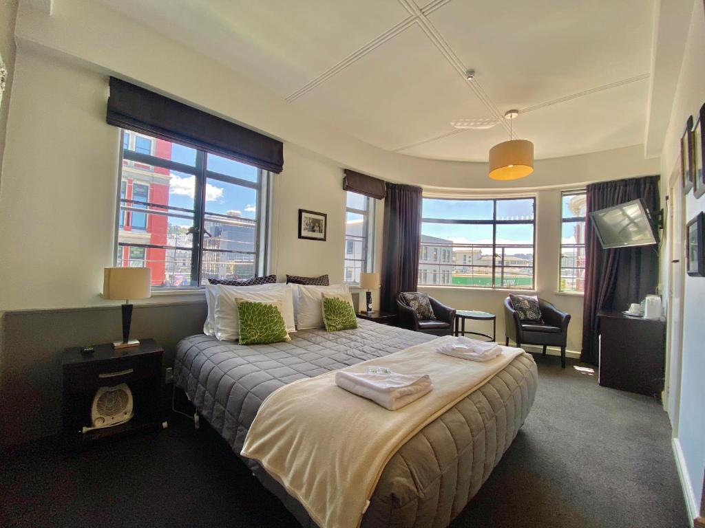 Double Deluxe One Bed