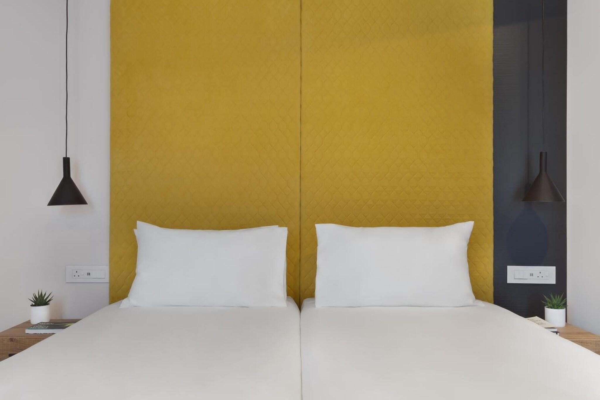 Double or Twin Deluxe Queen Bed