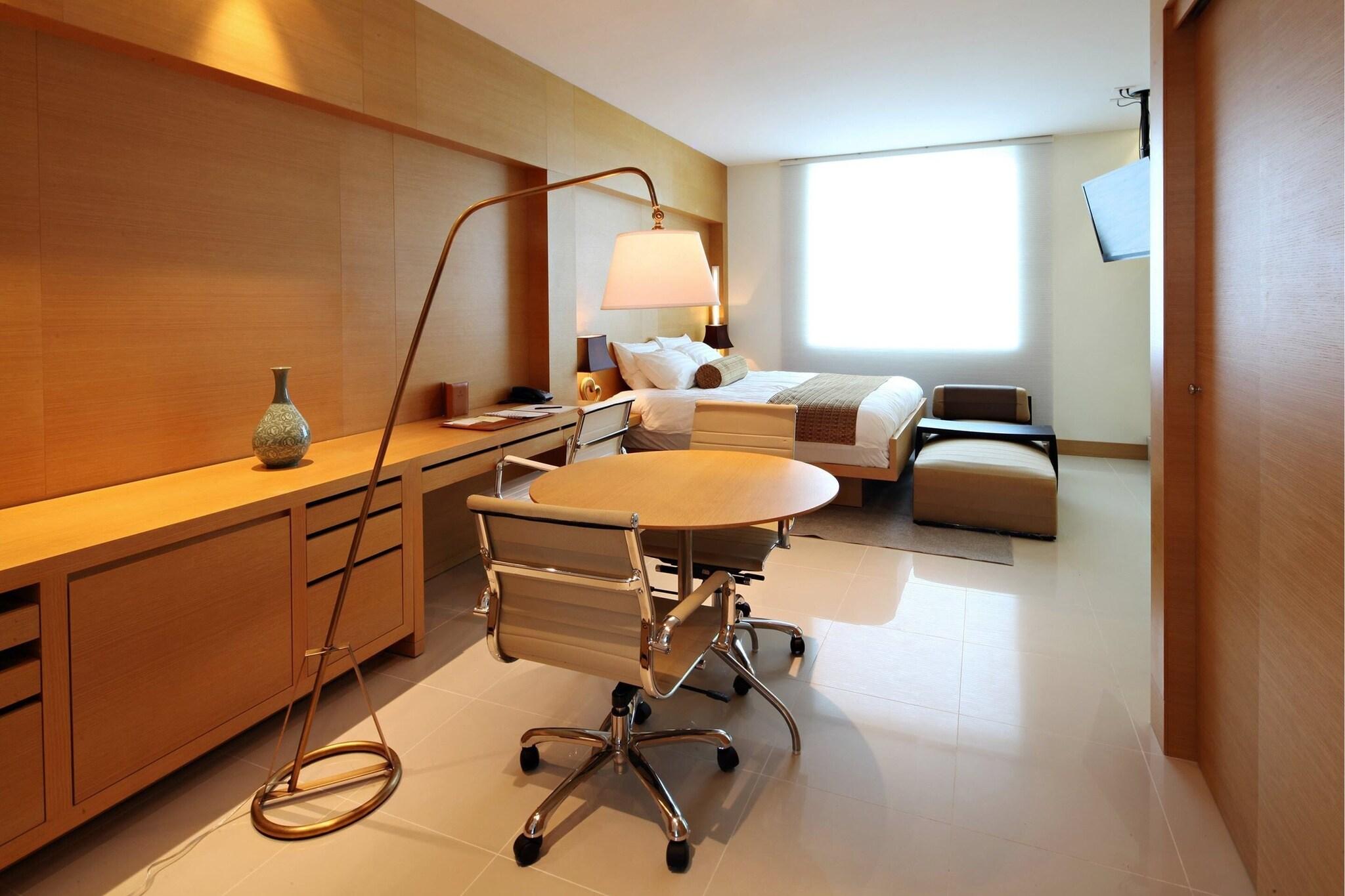 Suite Deluxe King Bed