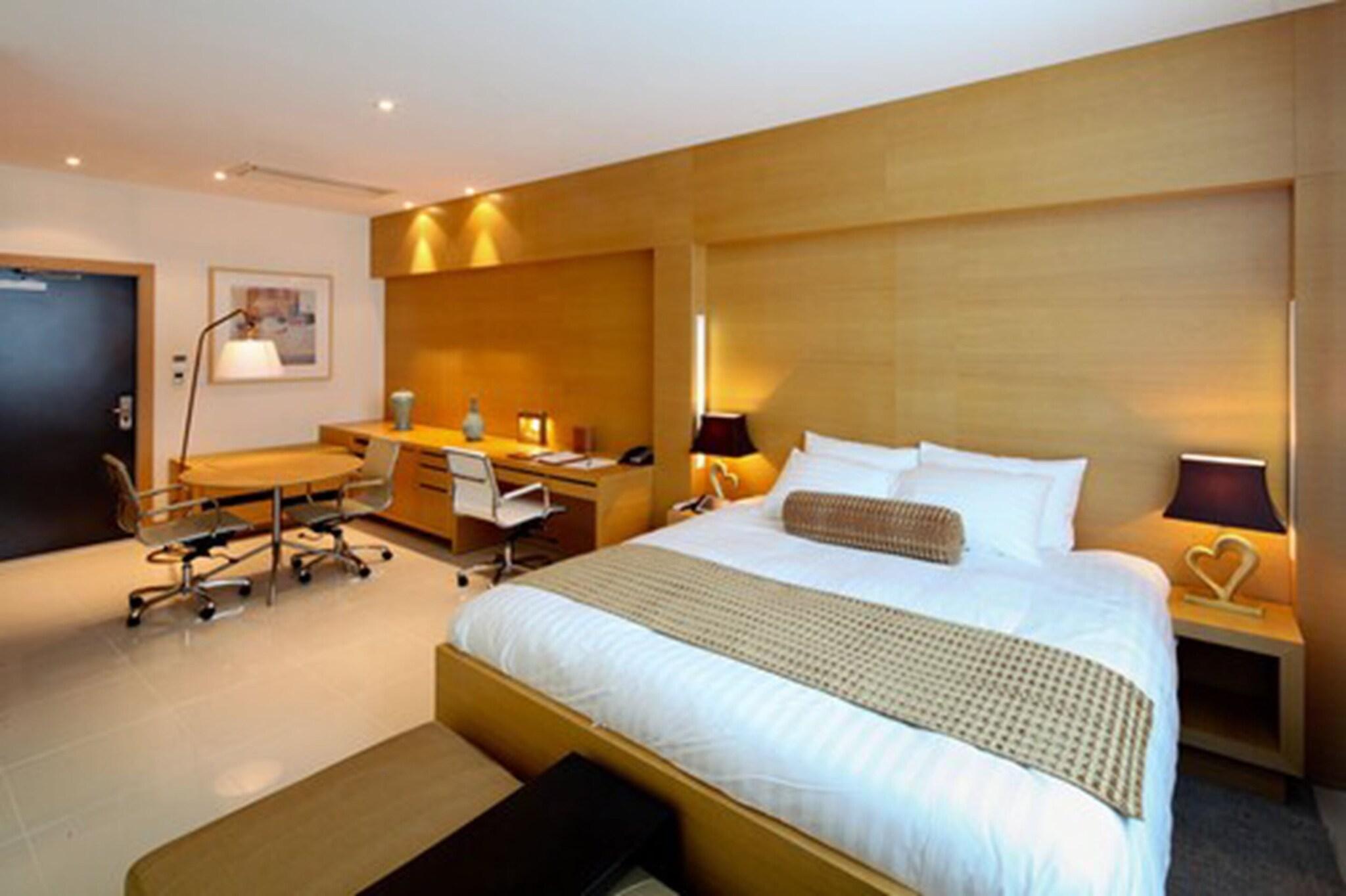 Suite Deluxe King Bed