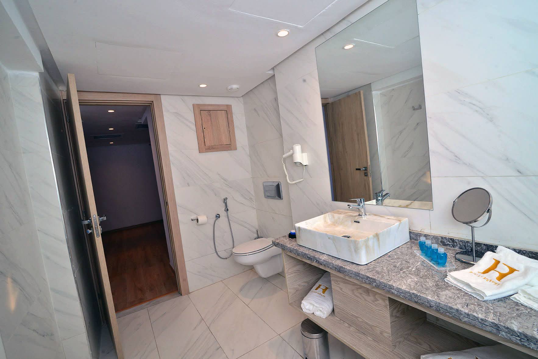 Suite City View King Bed