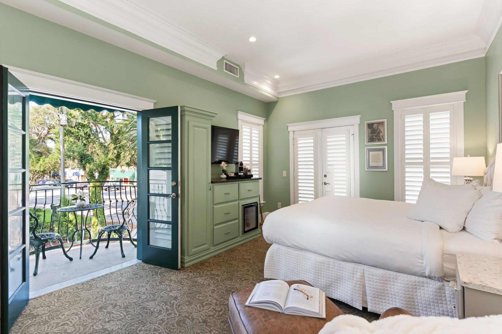 Double Deluxe King Bed