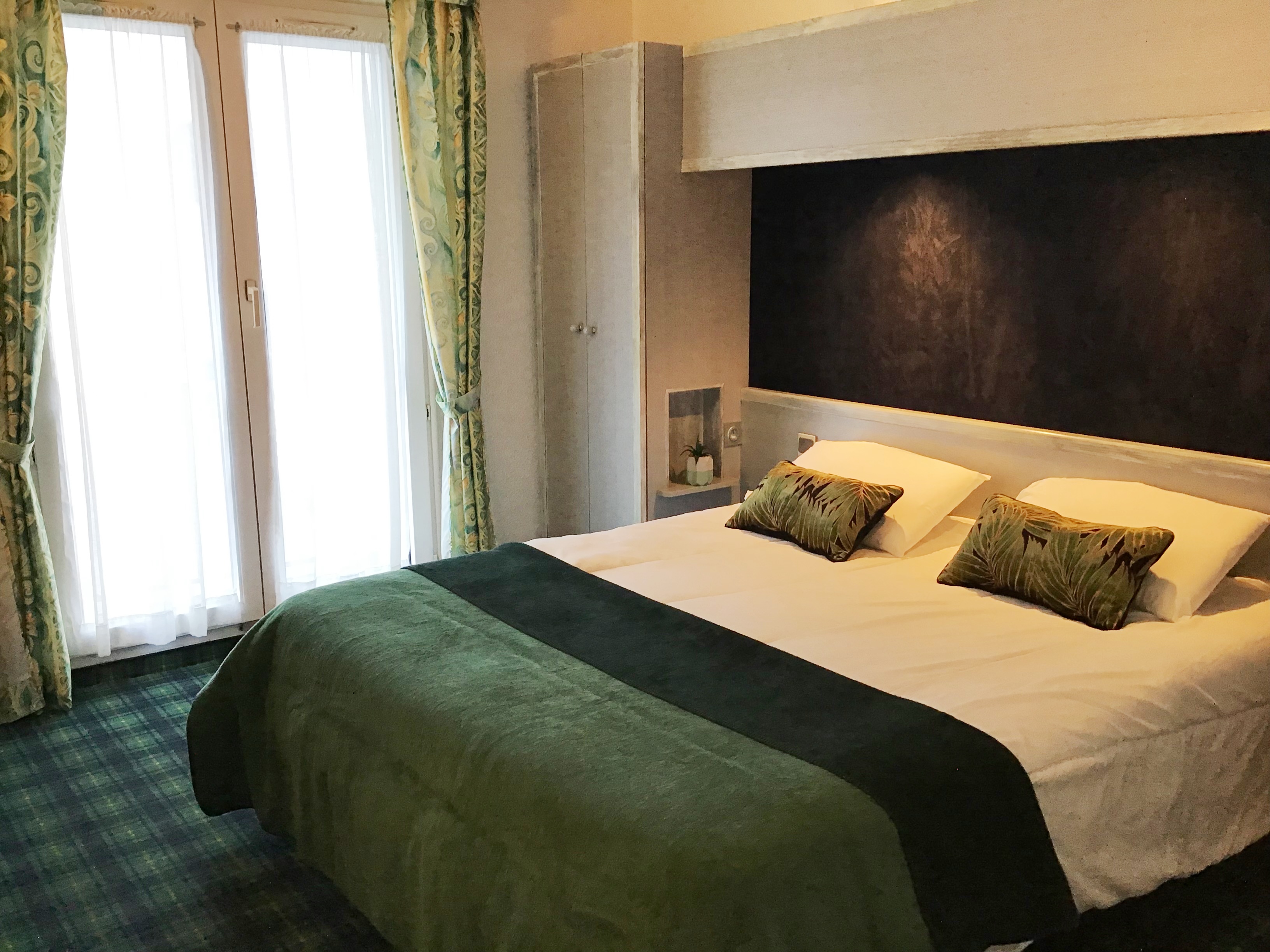 Double or Twin Standard