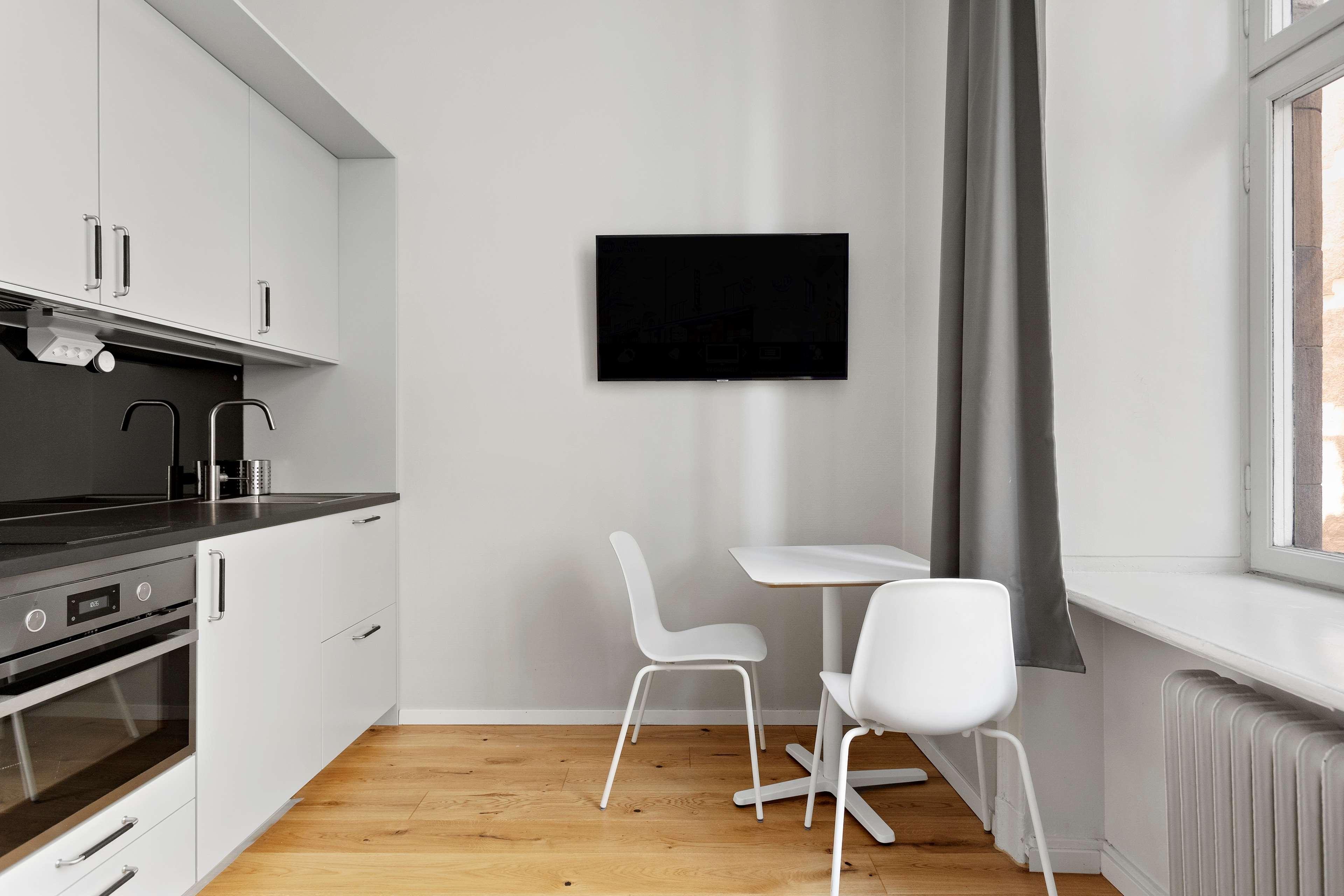 Apartment Queen Size Bed