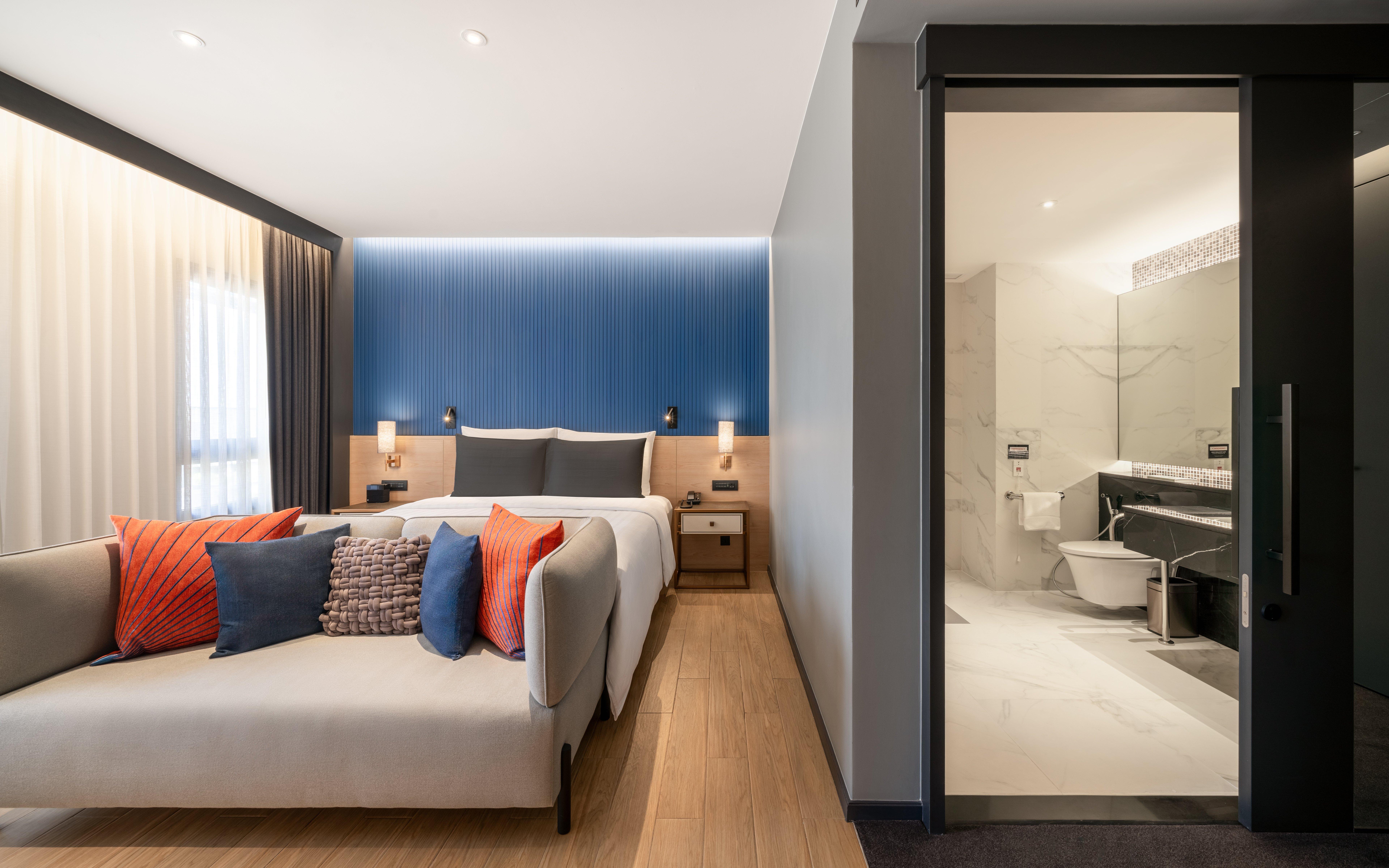 Double Accessible King Size Bed