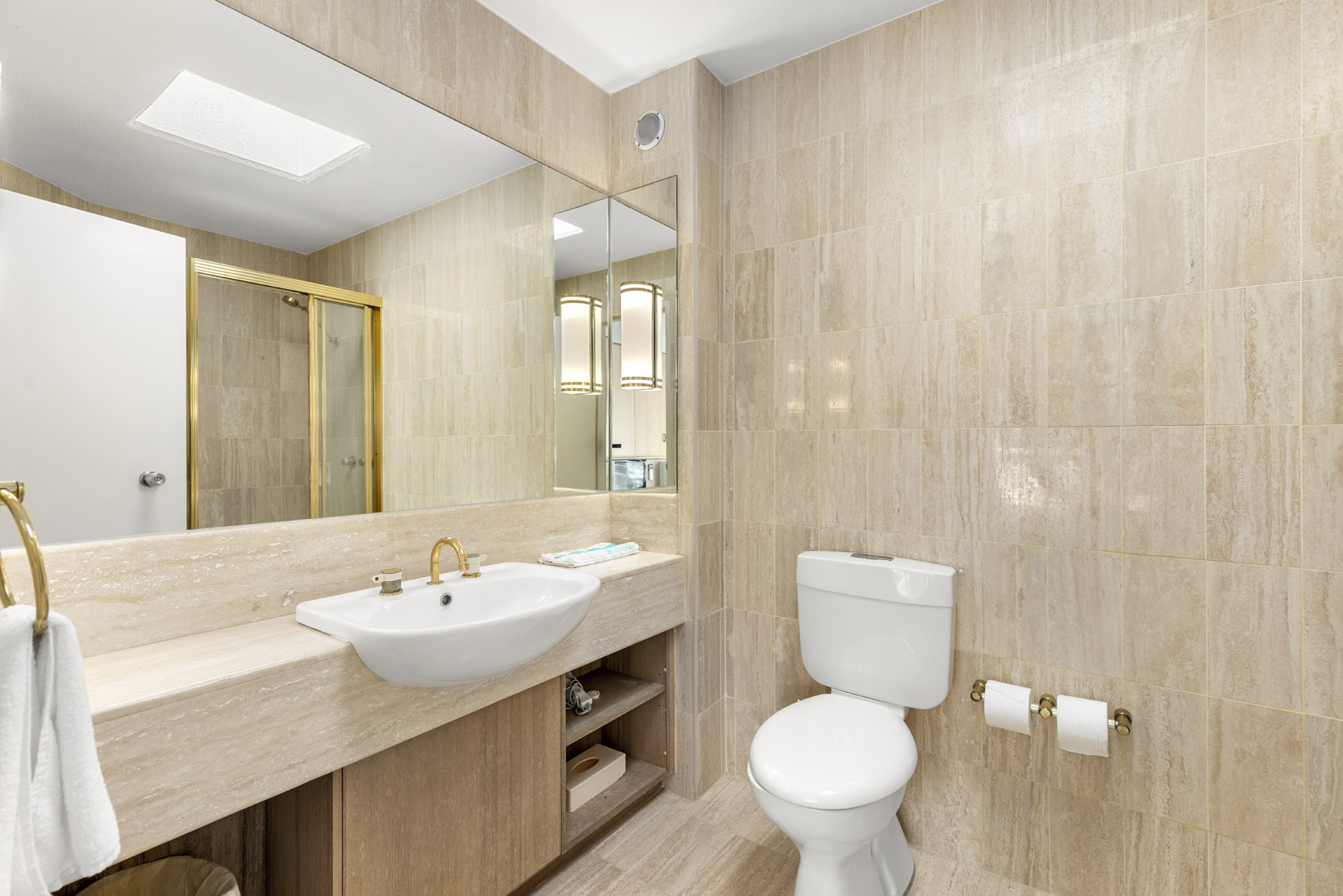 Apartment Three Bedrooms Three Bathrooms