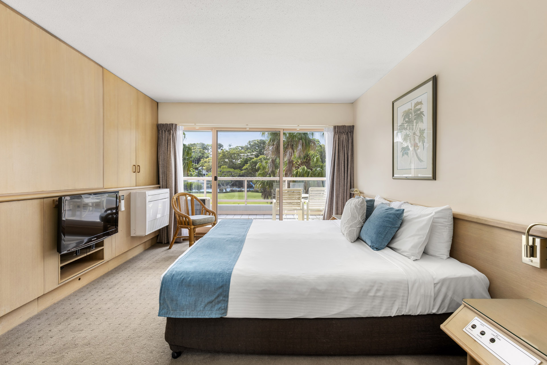 Apartment Three Bedrooms Three Bathrooms