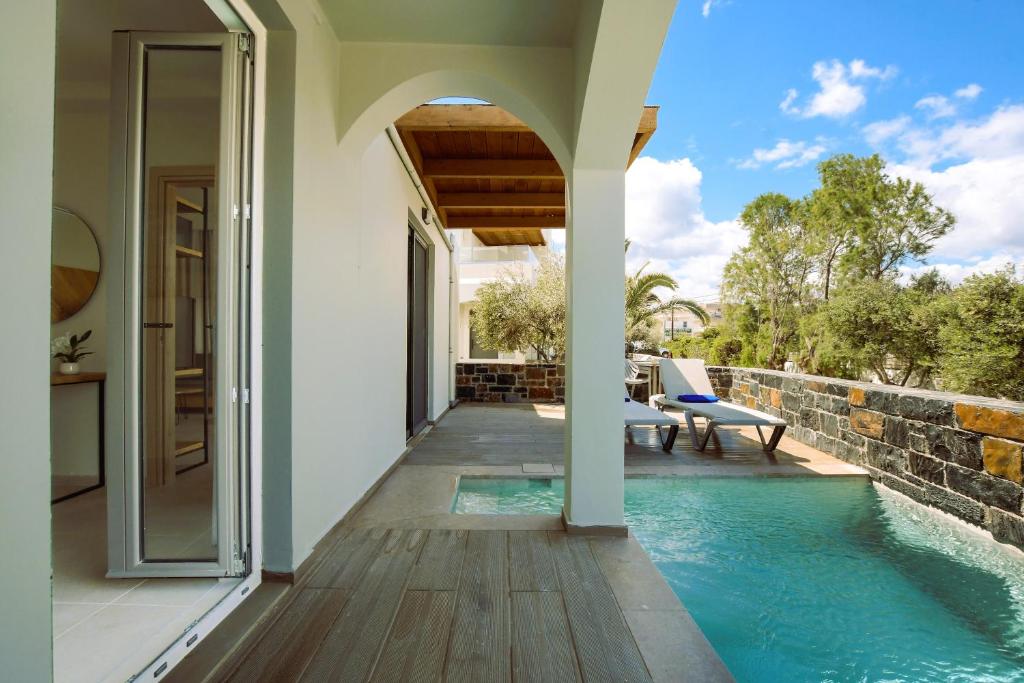 Suite with Private Pool