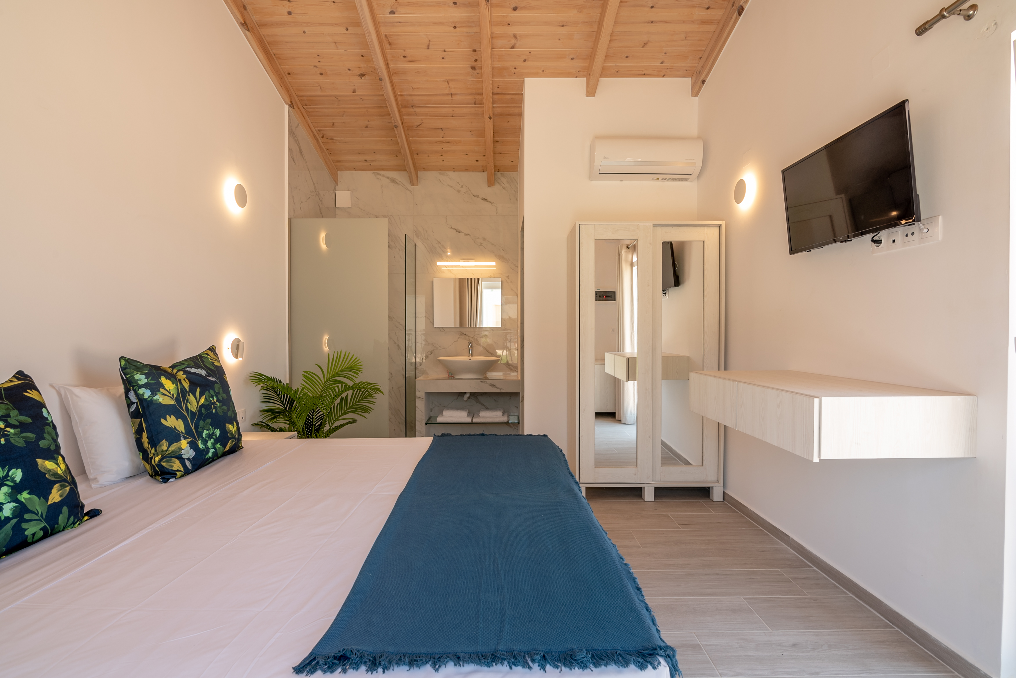 Double Deluxe Pool View