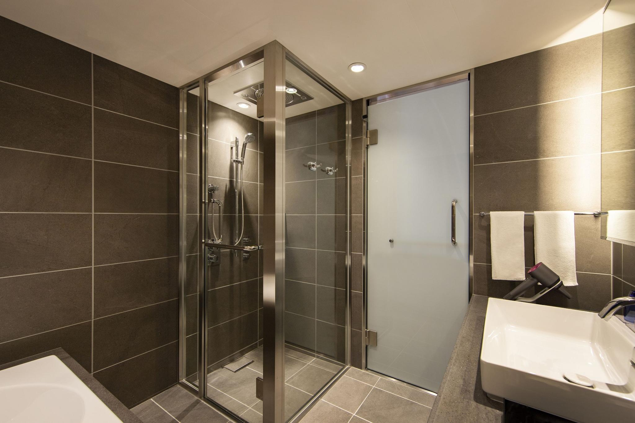 Double Deluxe King Bed