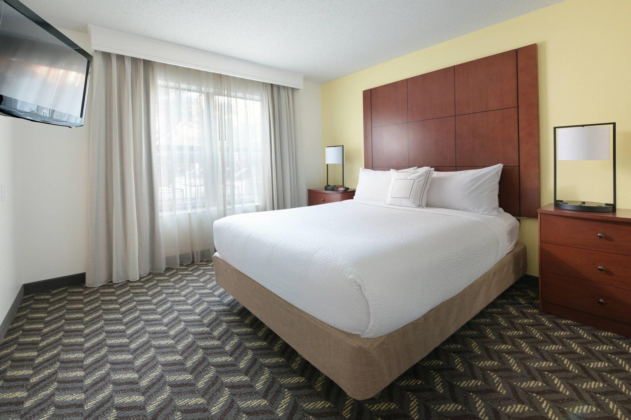 Suite Queen Size Bed
