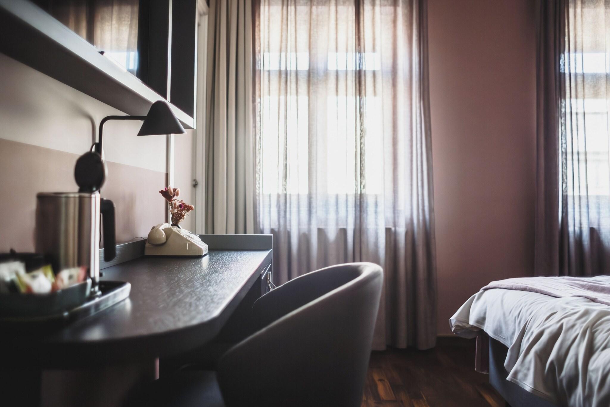 Double Queen Size Bed