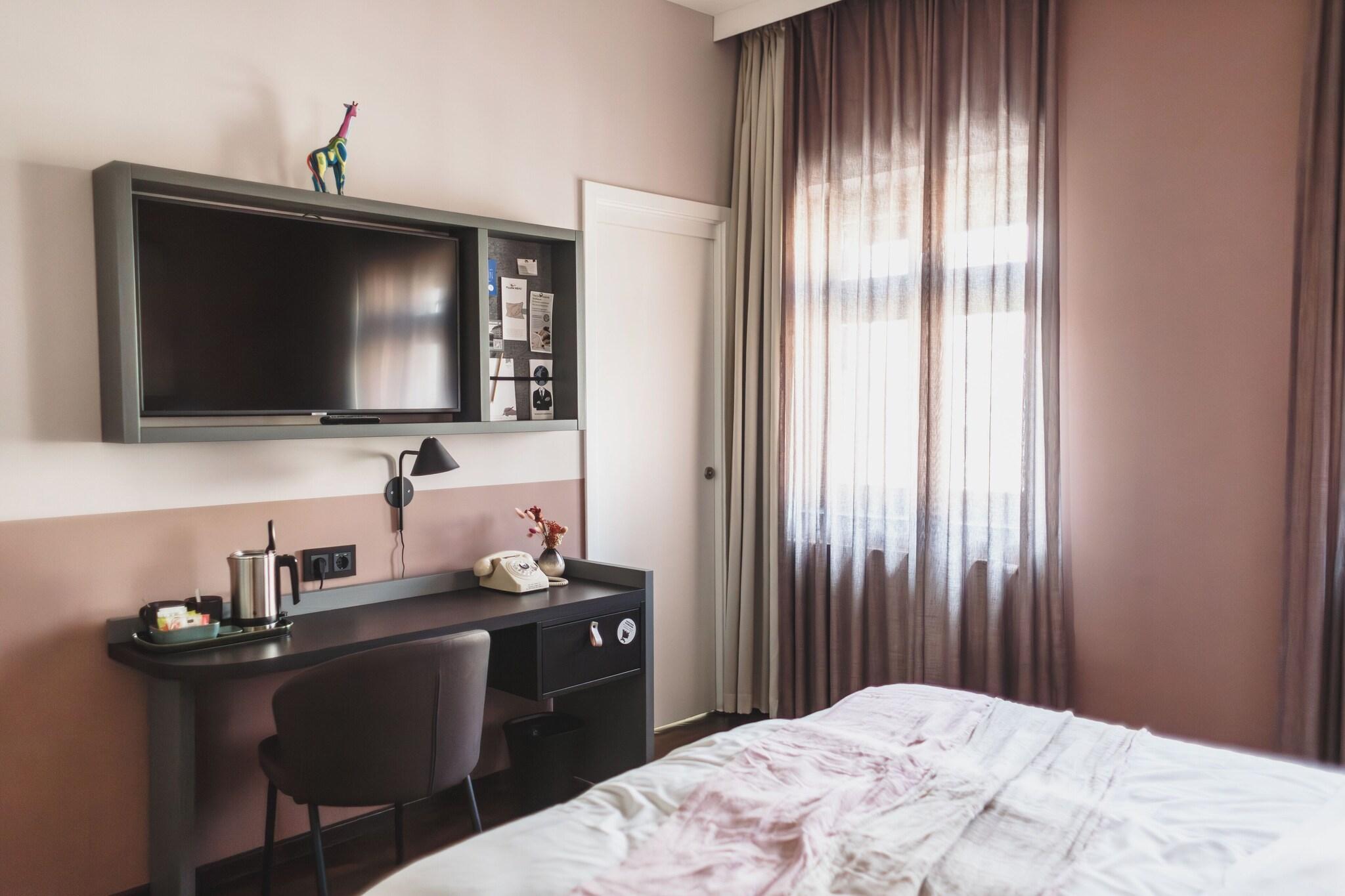 Double Queen Size Bed