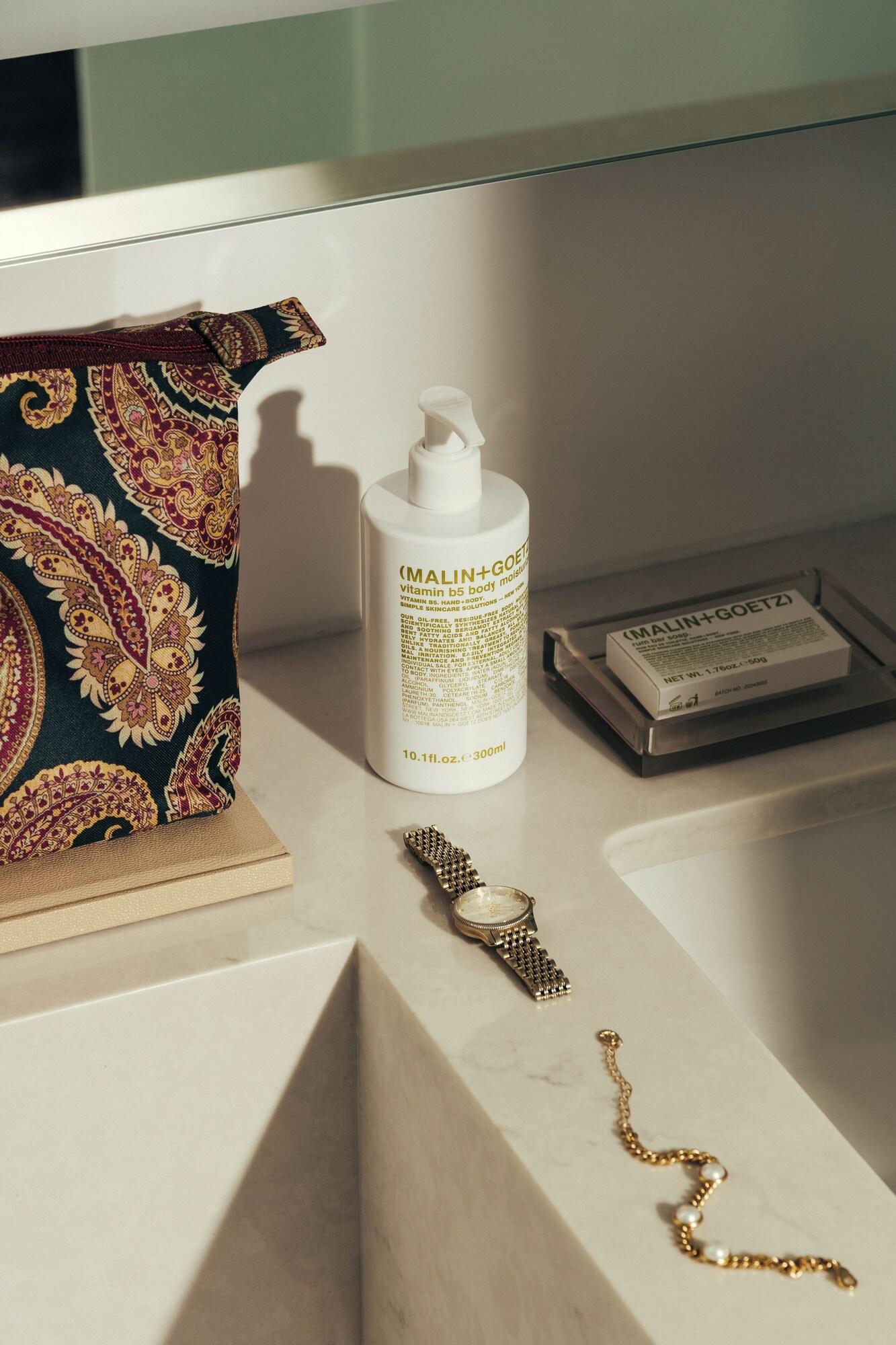 Studio Accessible-queen Size Bed