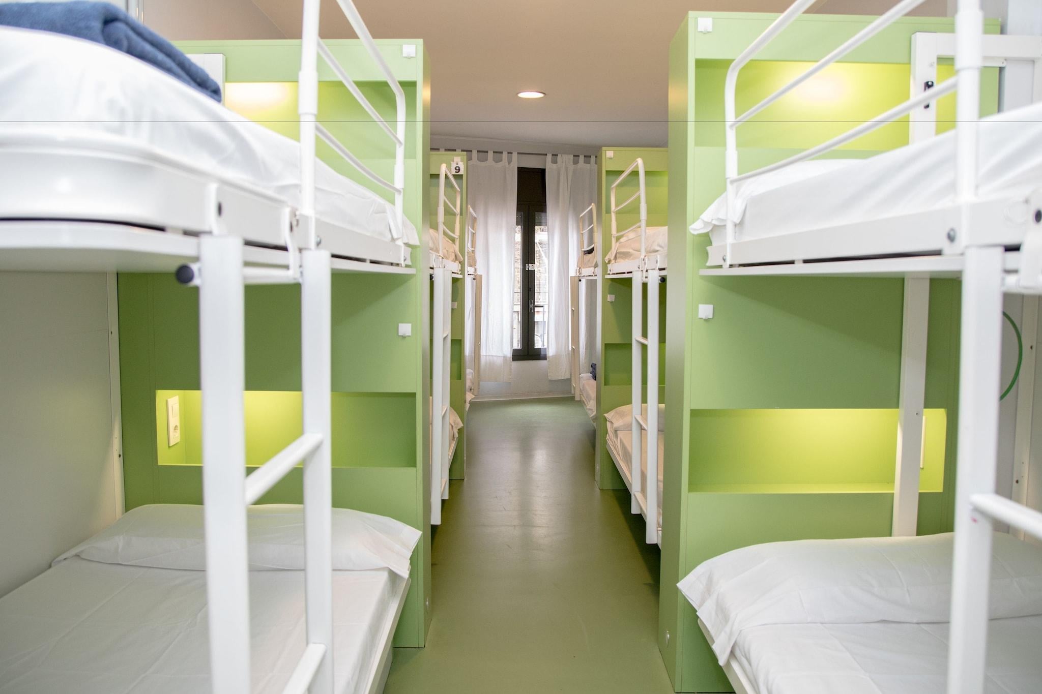 Bed in Dormitory Bunk Bed with Shared Bathroom