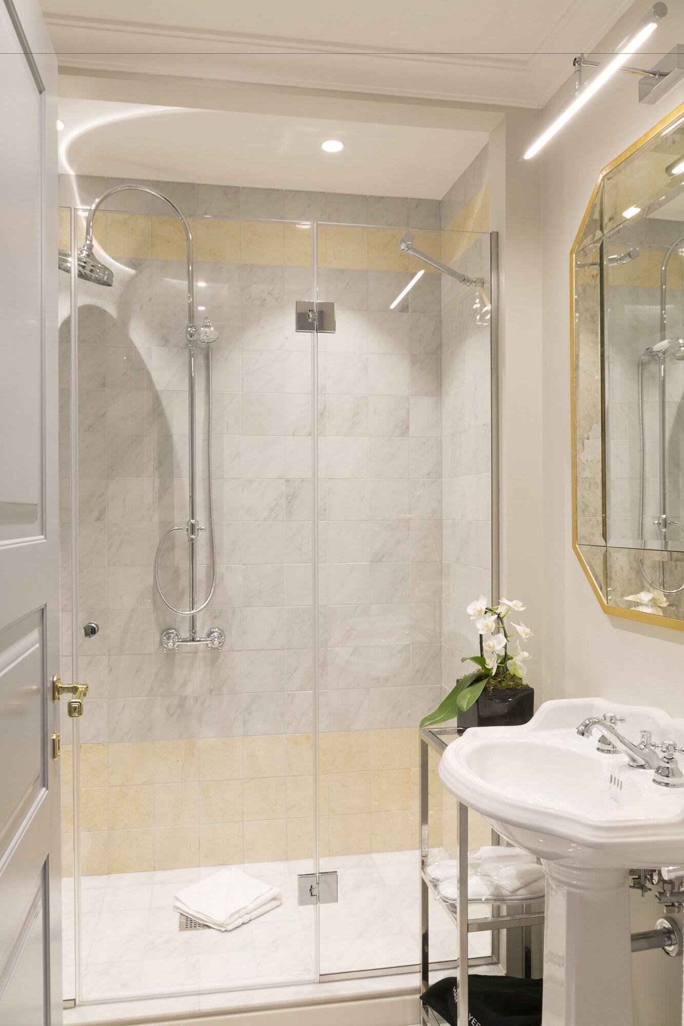 Double Superior Queen Bed