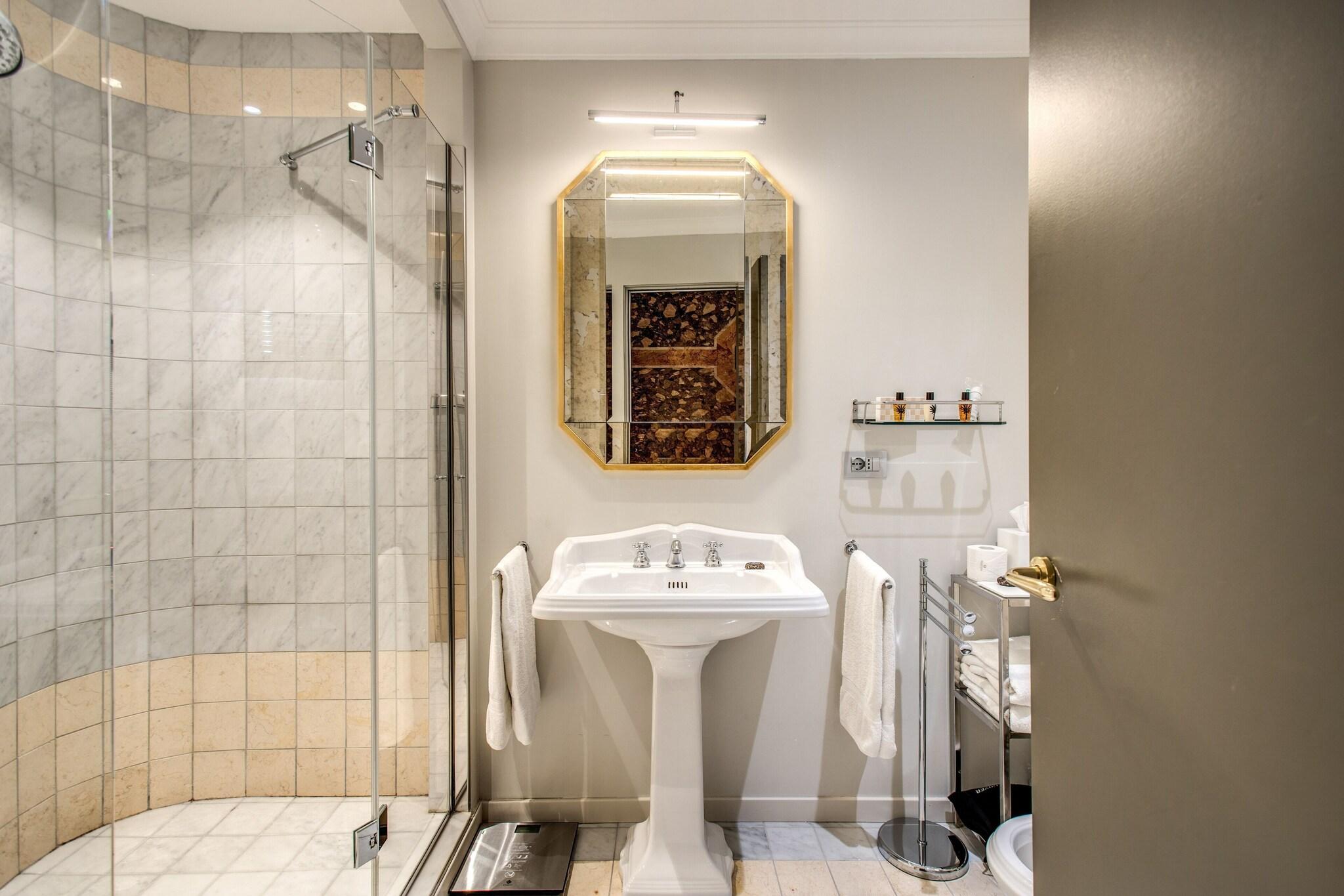 Suite Deluxe King Bed