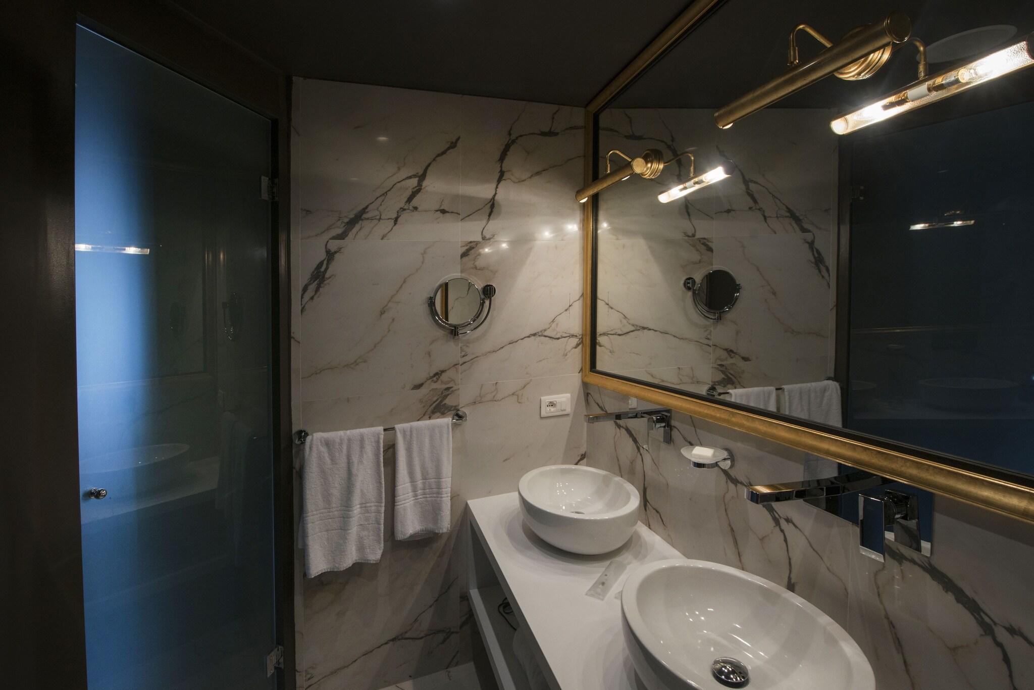 Junior Suite King Size Bed