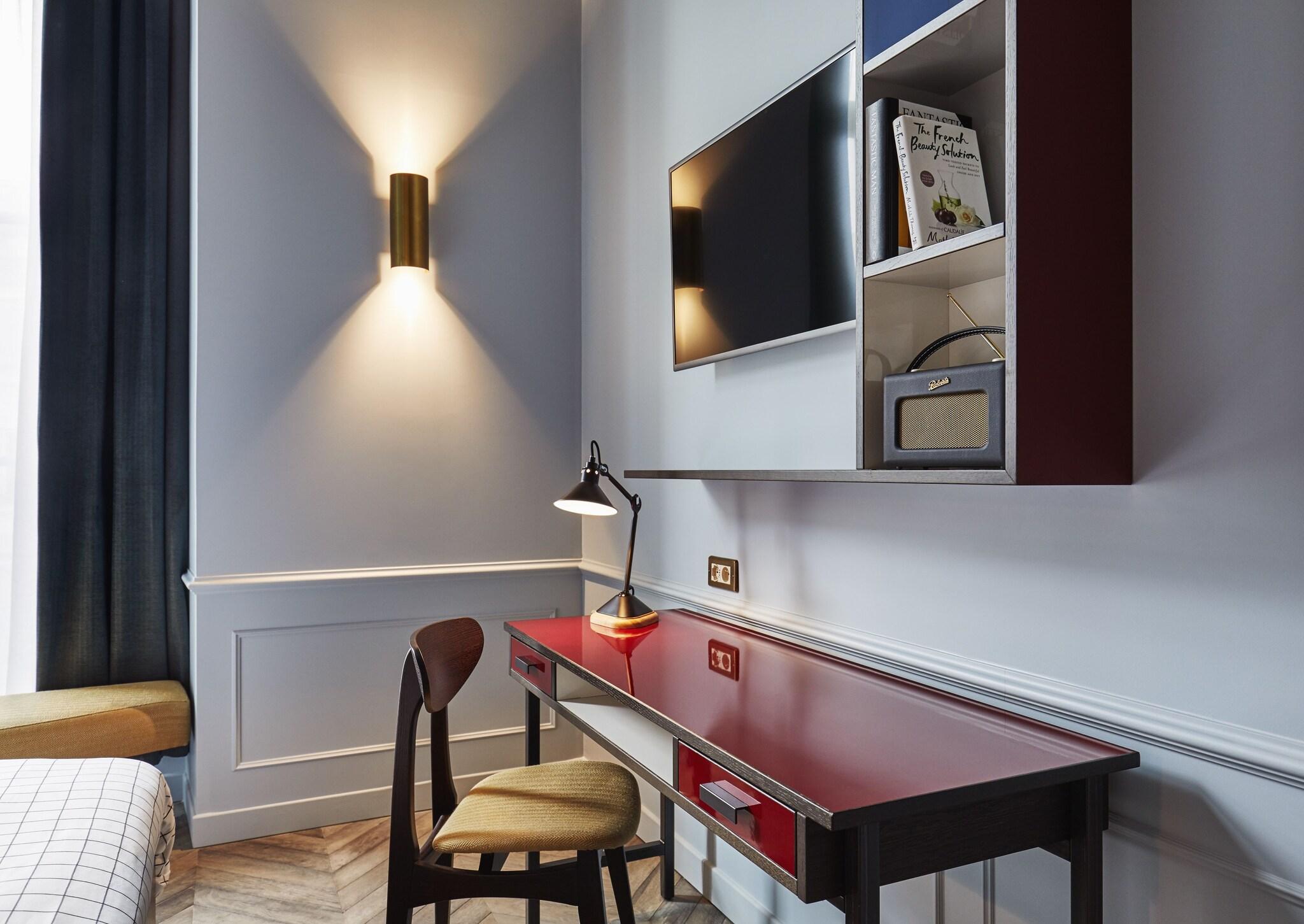 Double Queen Size Bed