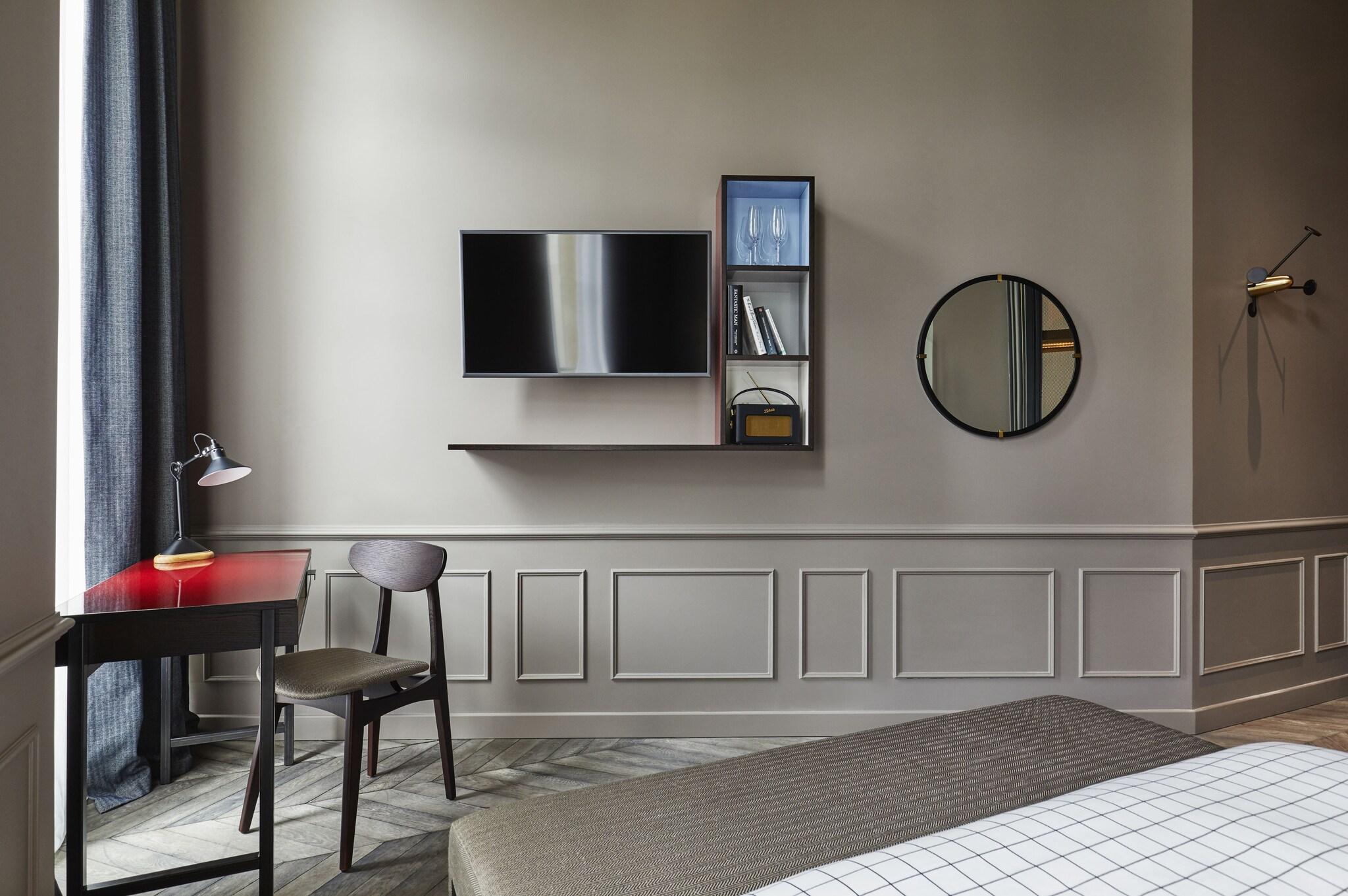 Double Queen Size Bed