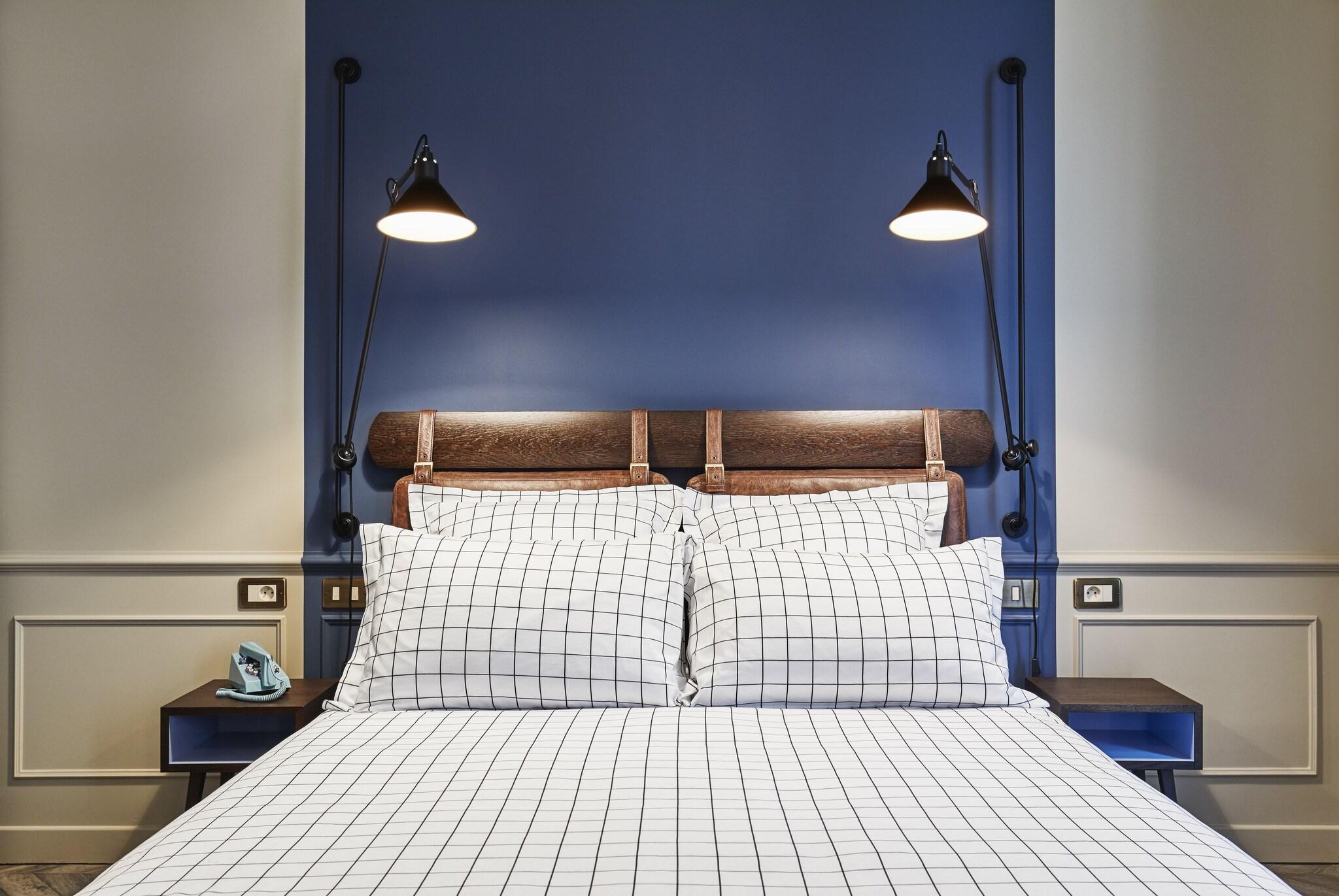 Double Queen Size Bed