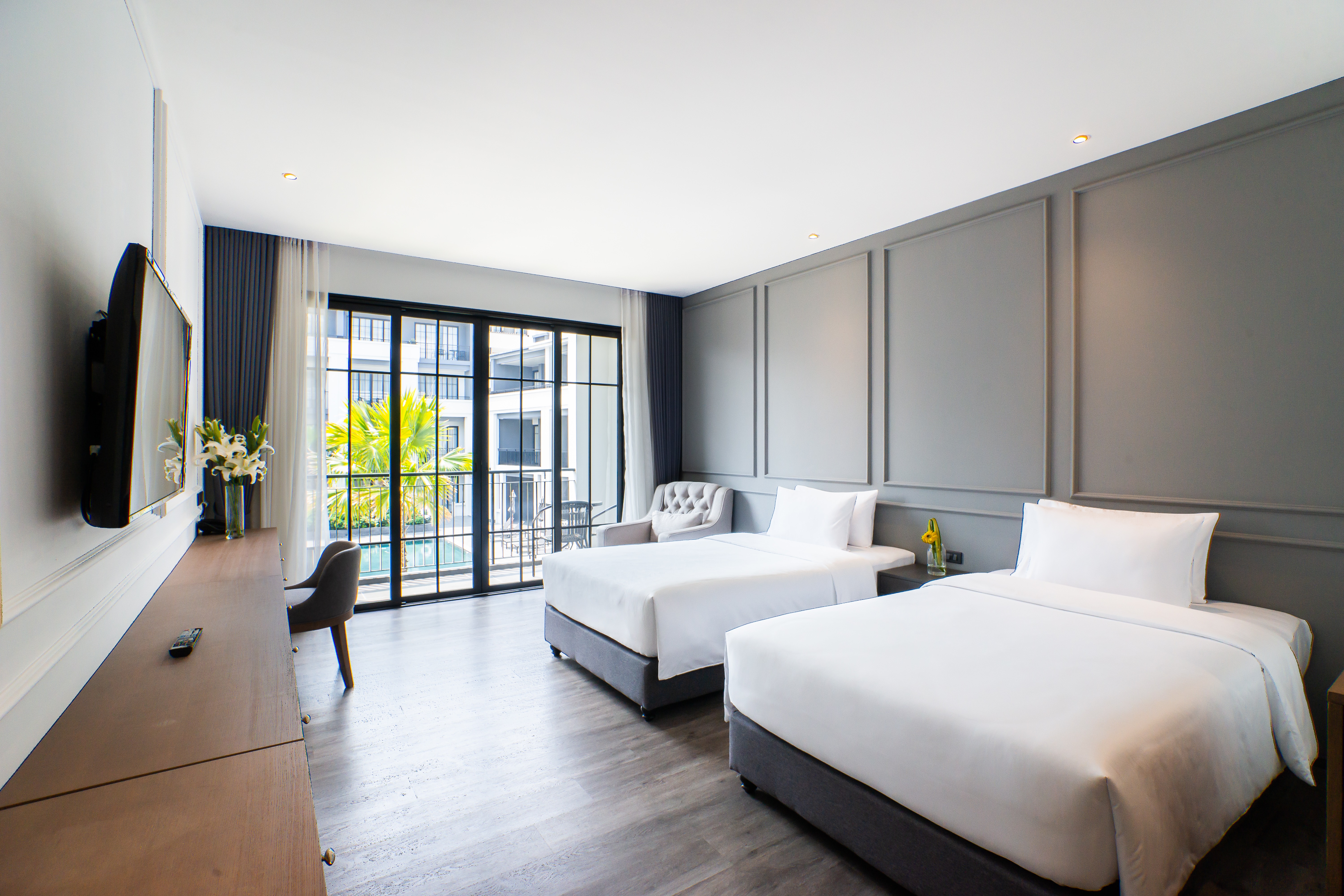 Twin Deluxe Pool View