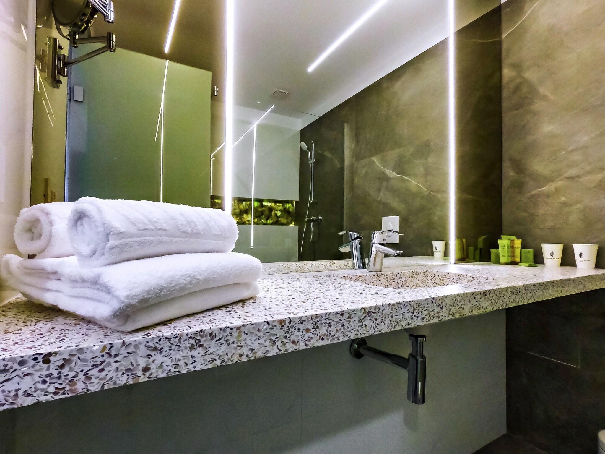 Double Executive Queen Bed