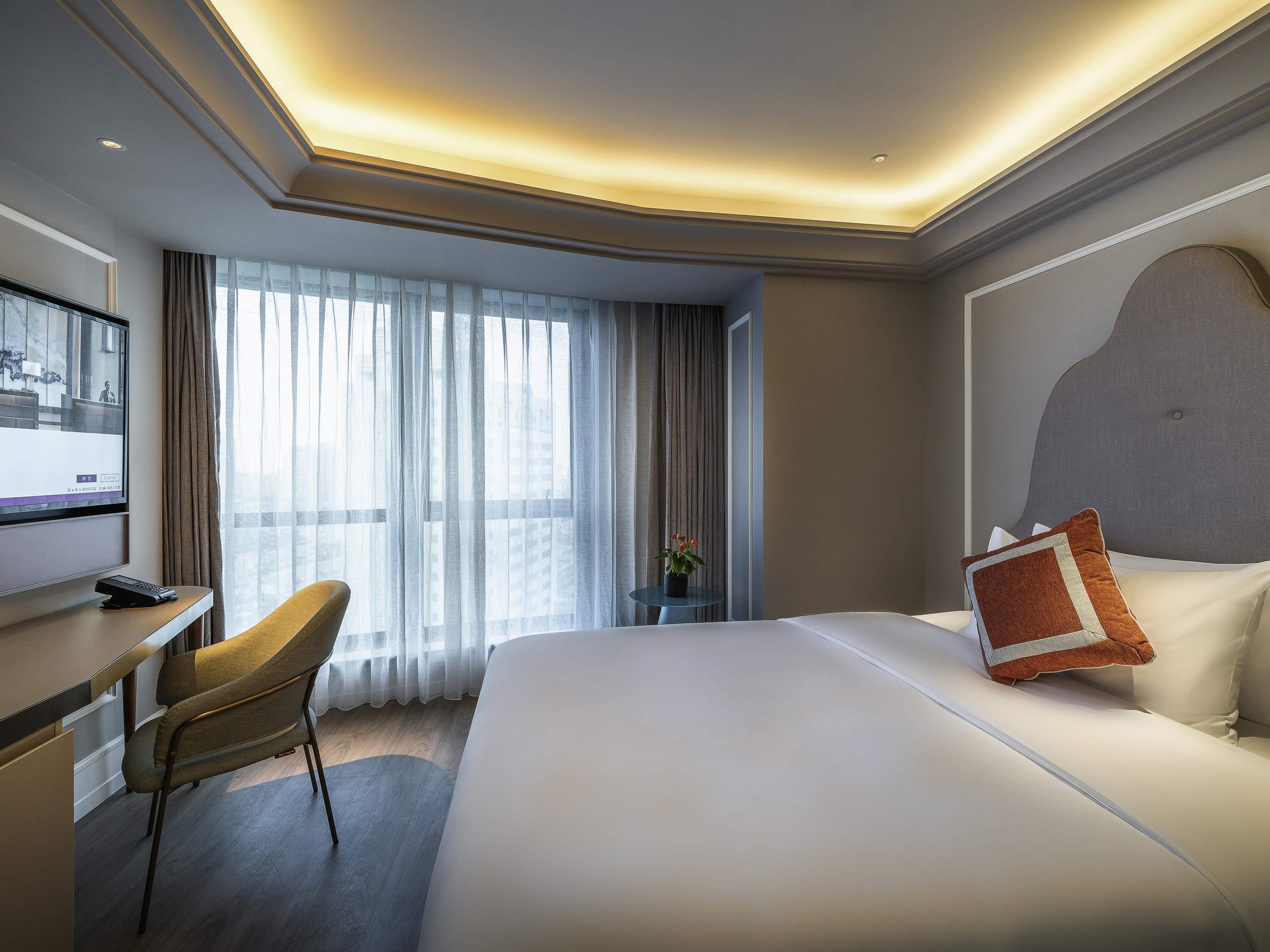 Double Queen Size Bed