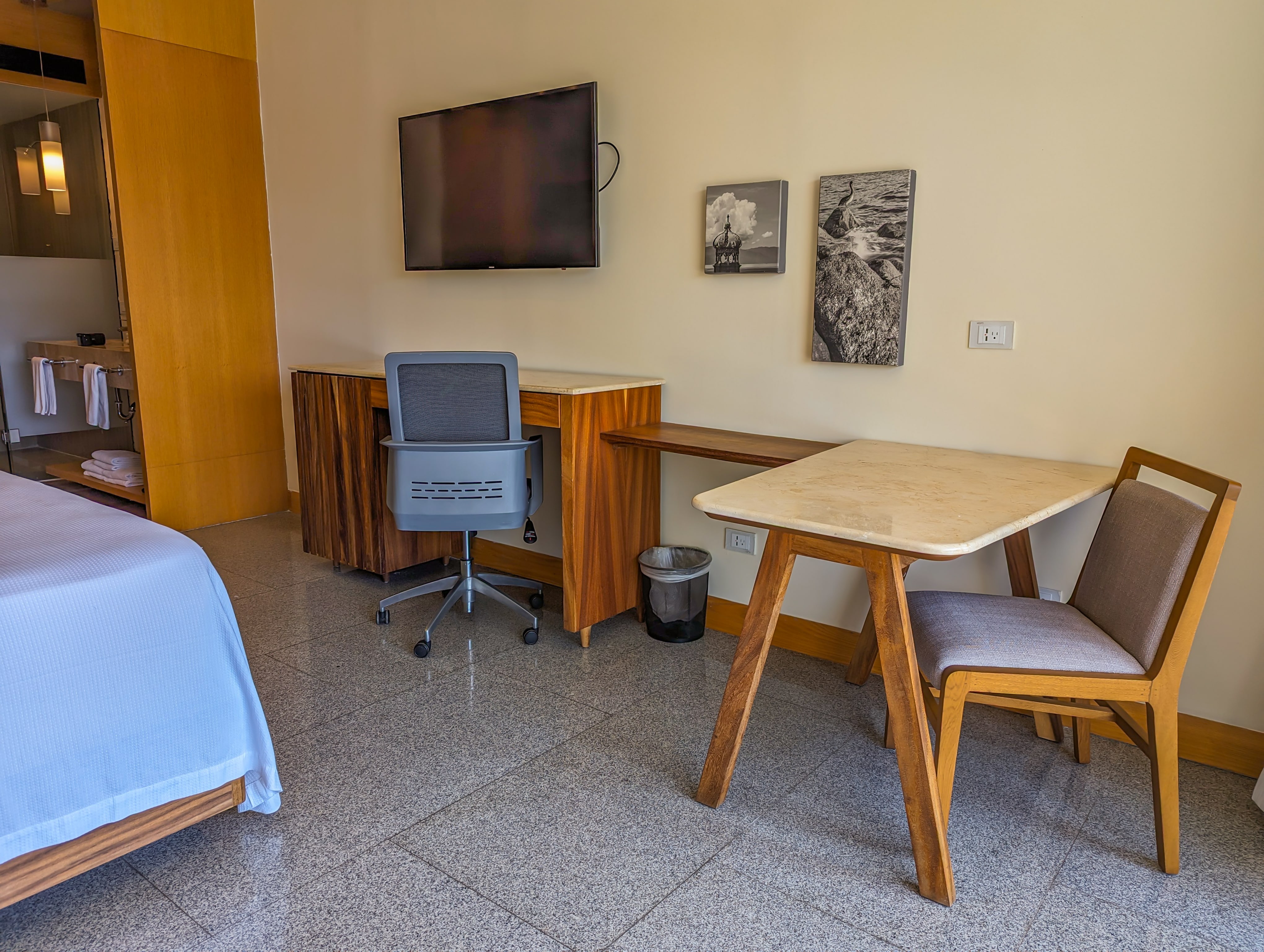 Double Garden View King Bed