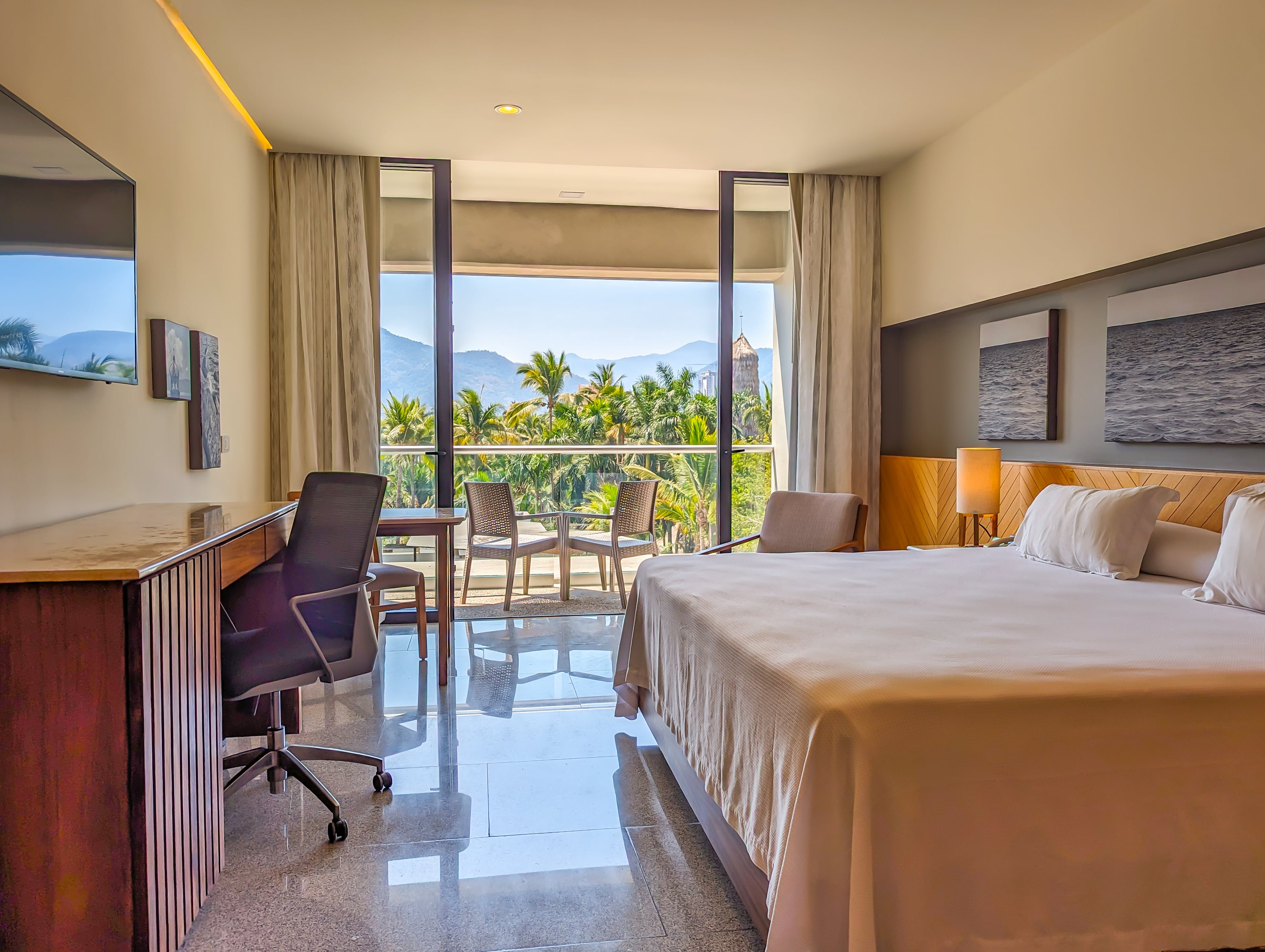 Double Garden View King Bed