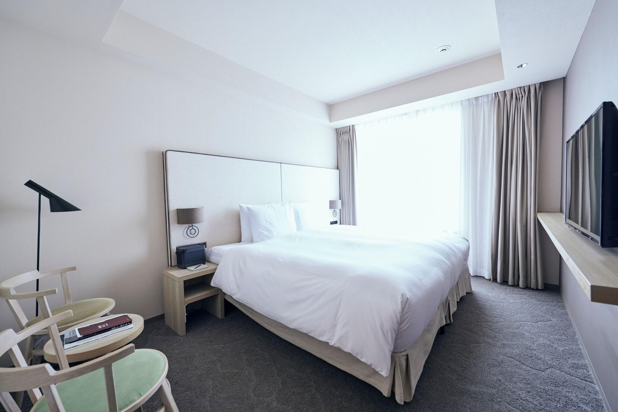 Double Deluxe King Bed