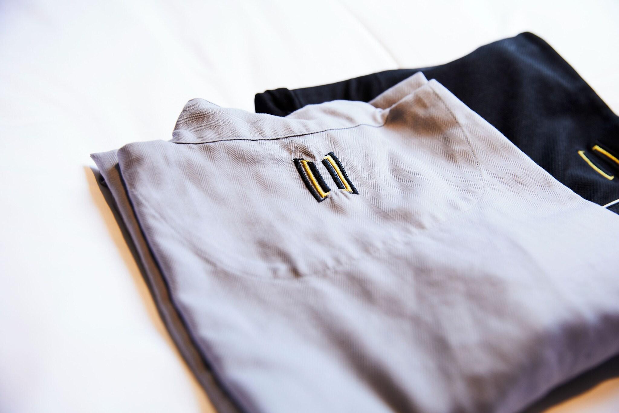 Single Deluxe Queen Bed