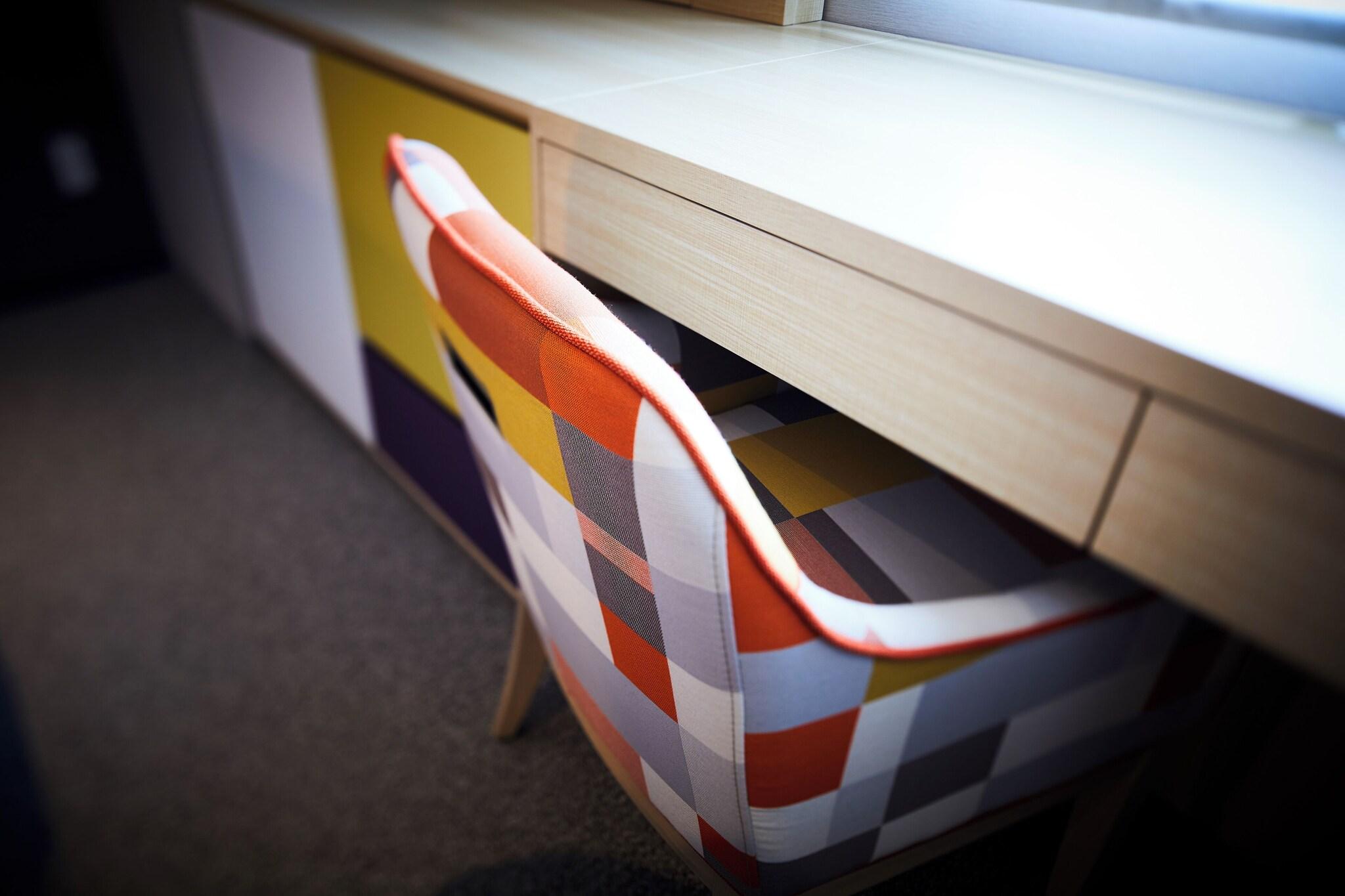 Single Deluxe Queen Bed