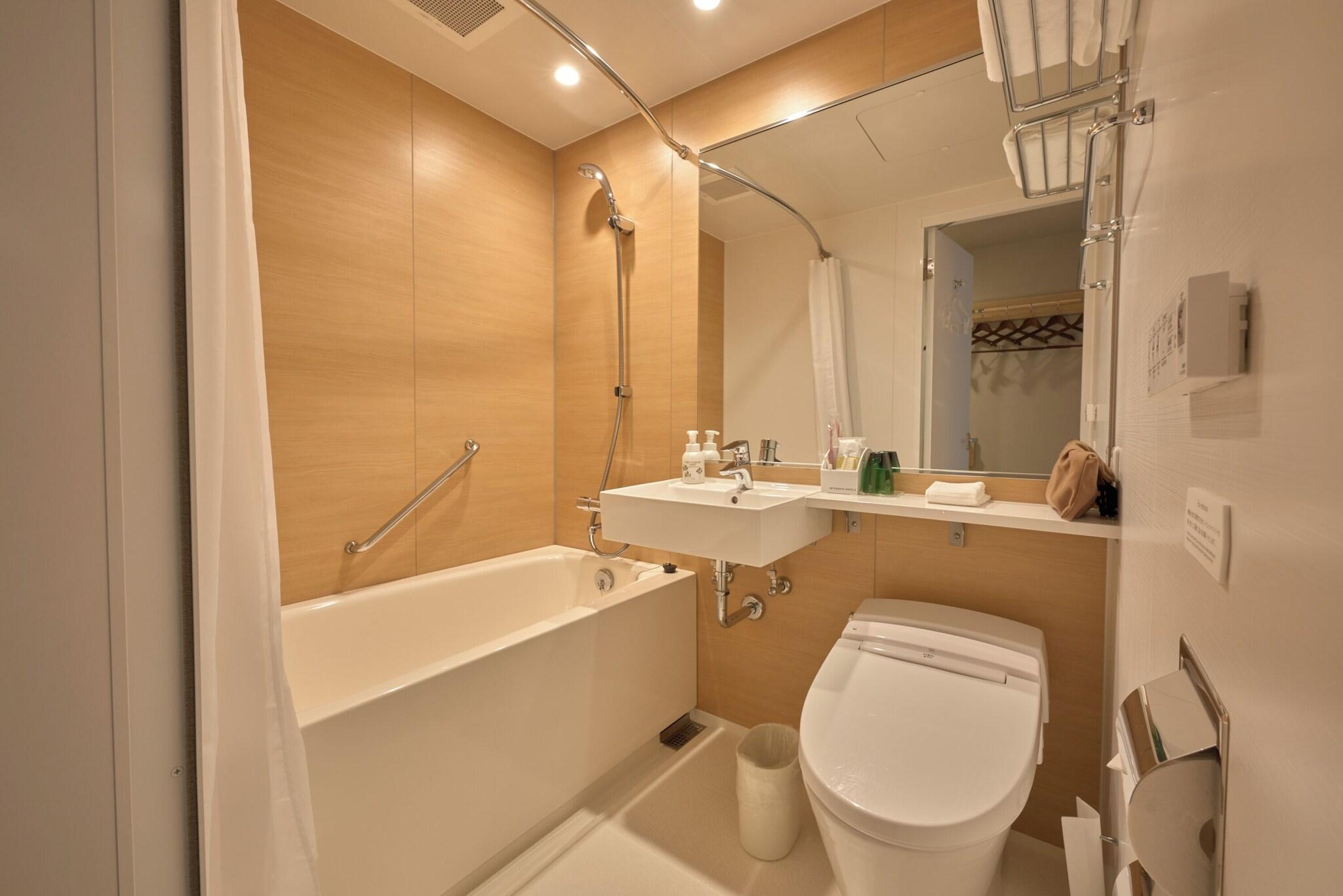 Single Deluxe Queen Bed