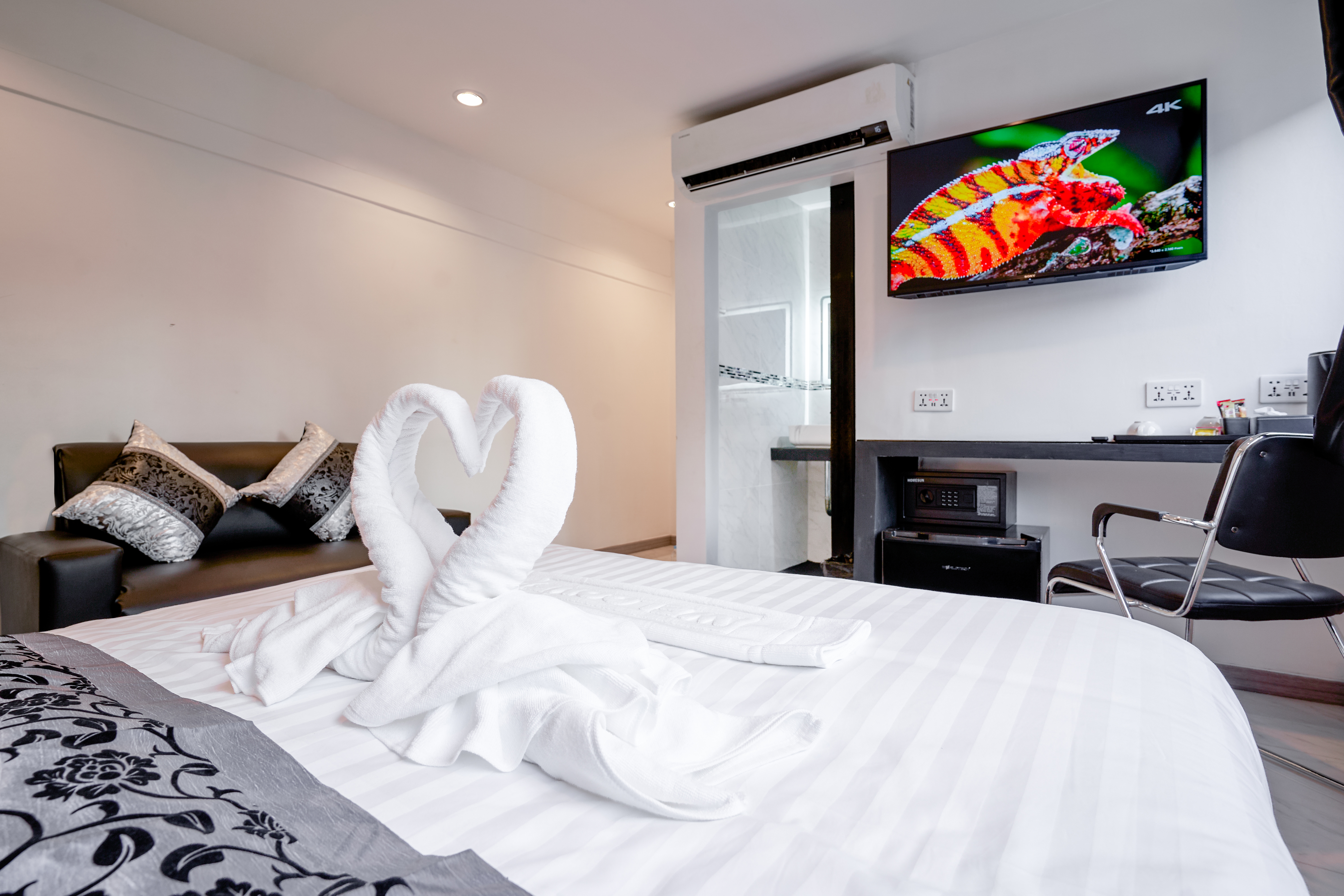 Twin Superior King Bed