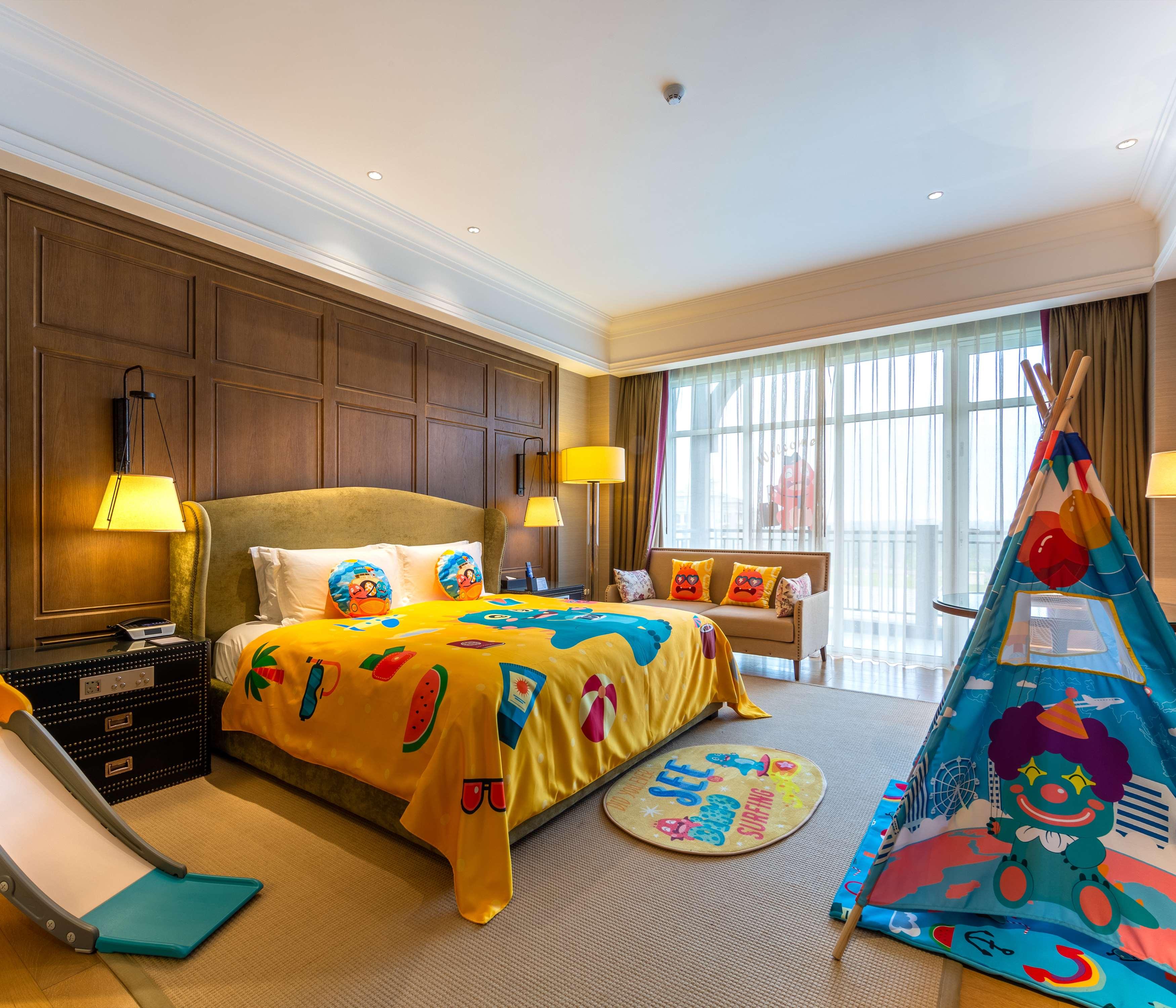 Family Room King Size Bed