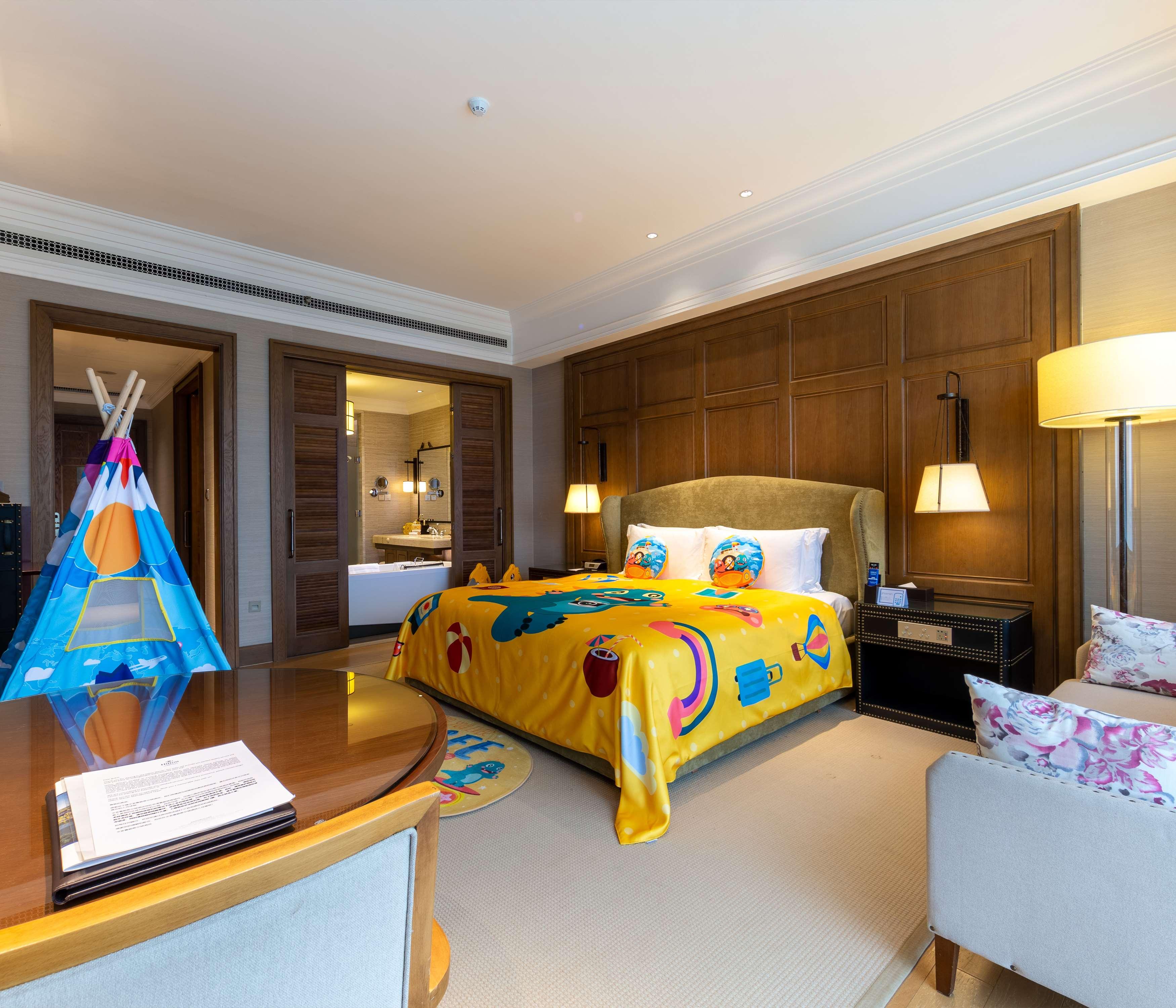 Family Room King Size Bed