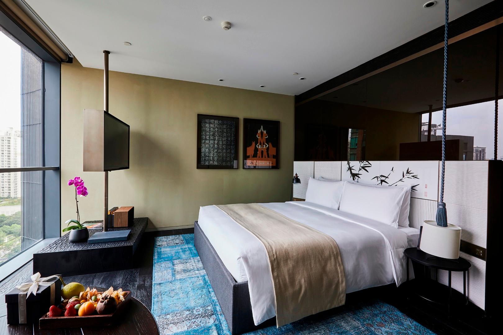 Studio King Size Bed