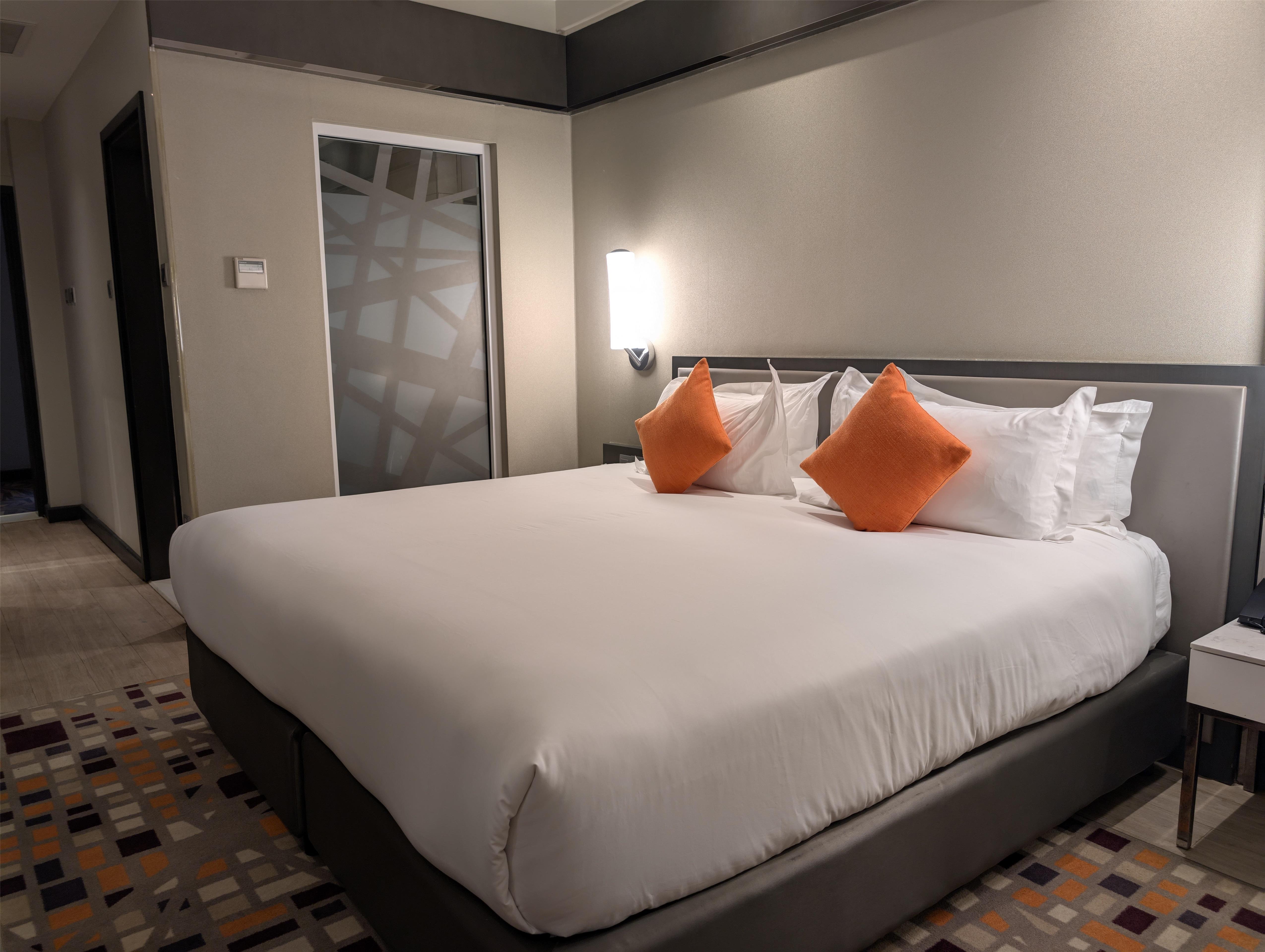 Single Deluxe King Bed