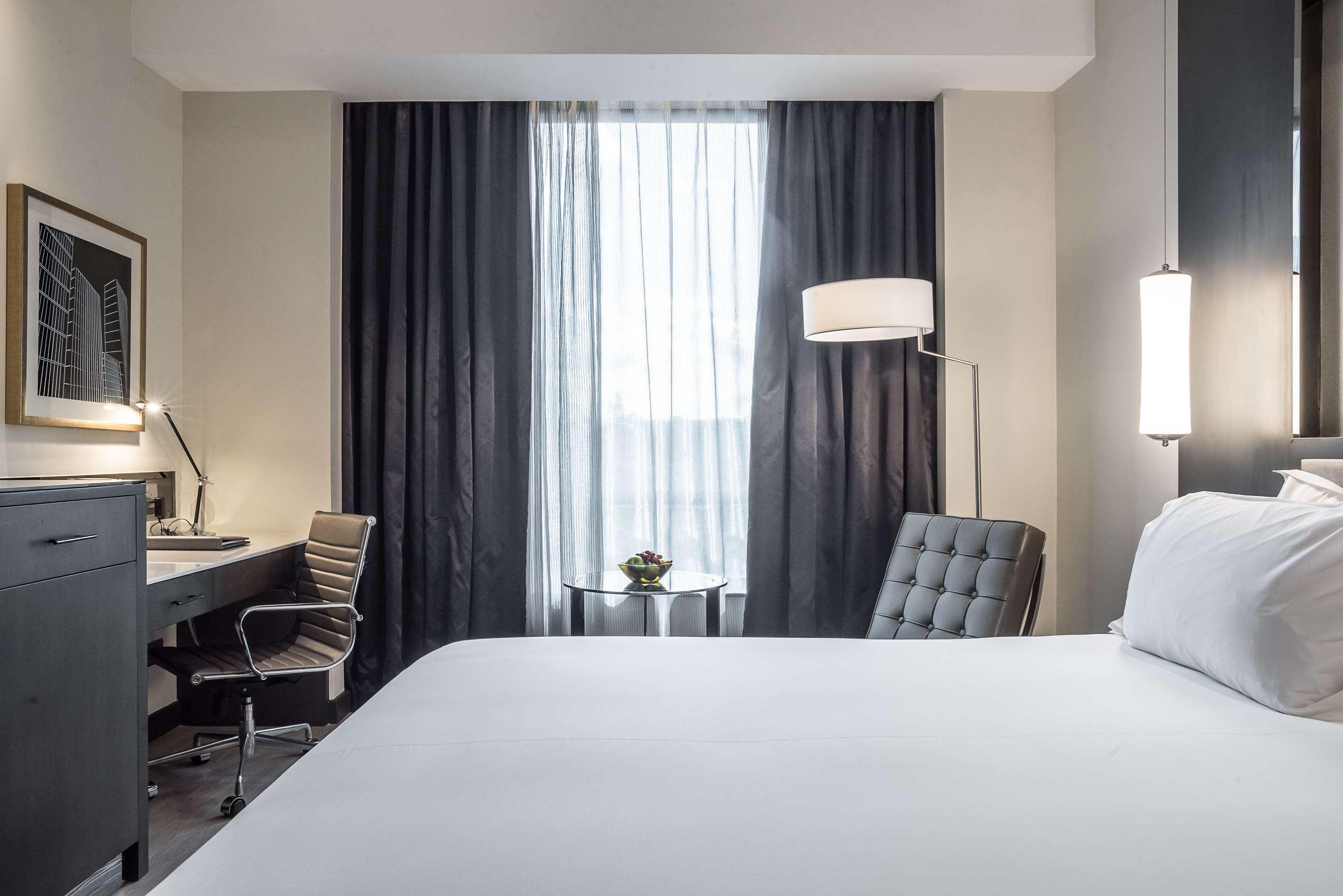 Single Deluxe King Bed