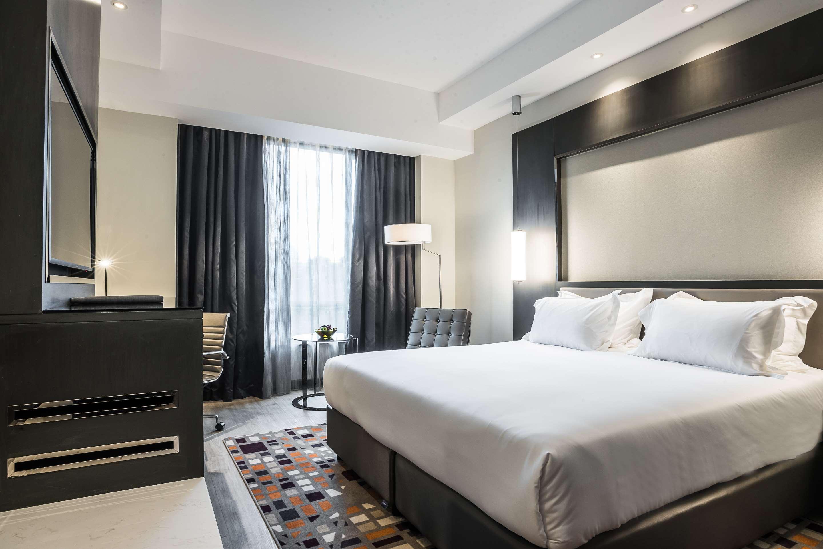 Double Deluxe King Bed