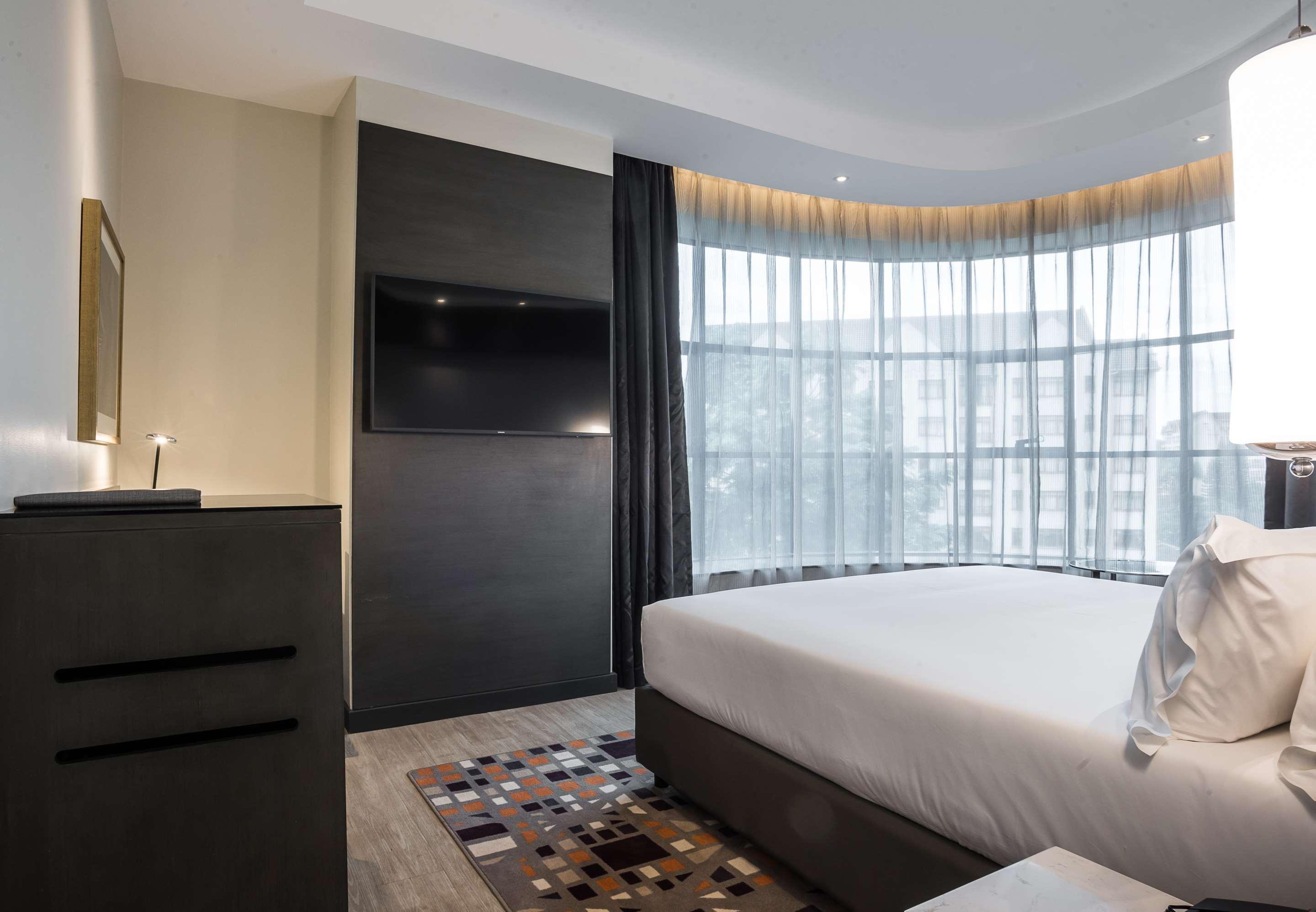 Single Executive King Bed