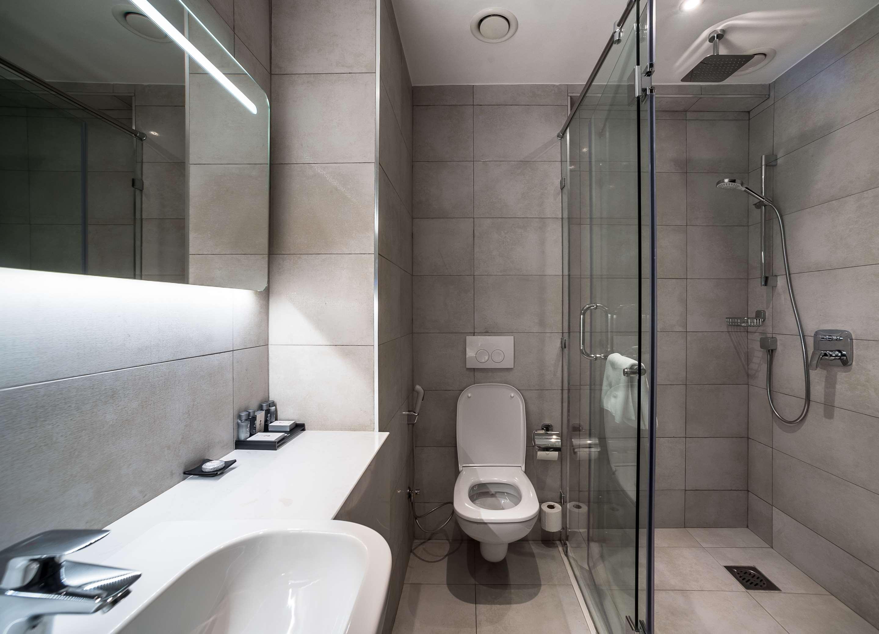 Double Deluxe King Bed